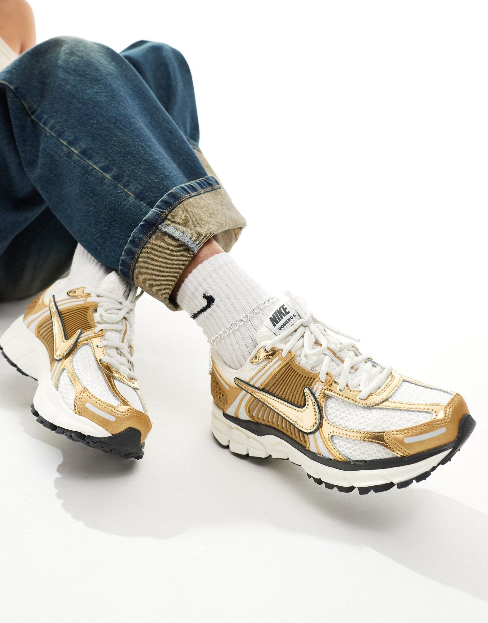 Nike Zoom Vomero 5 trainers in white and gold - ASOS Sample Sale