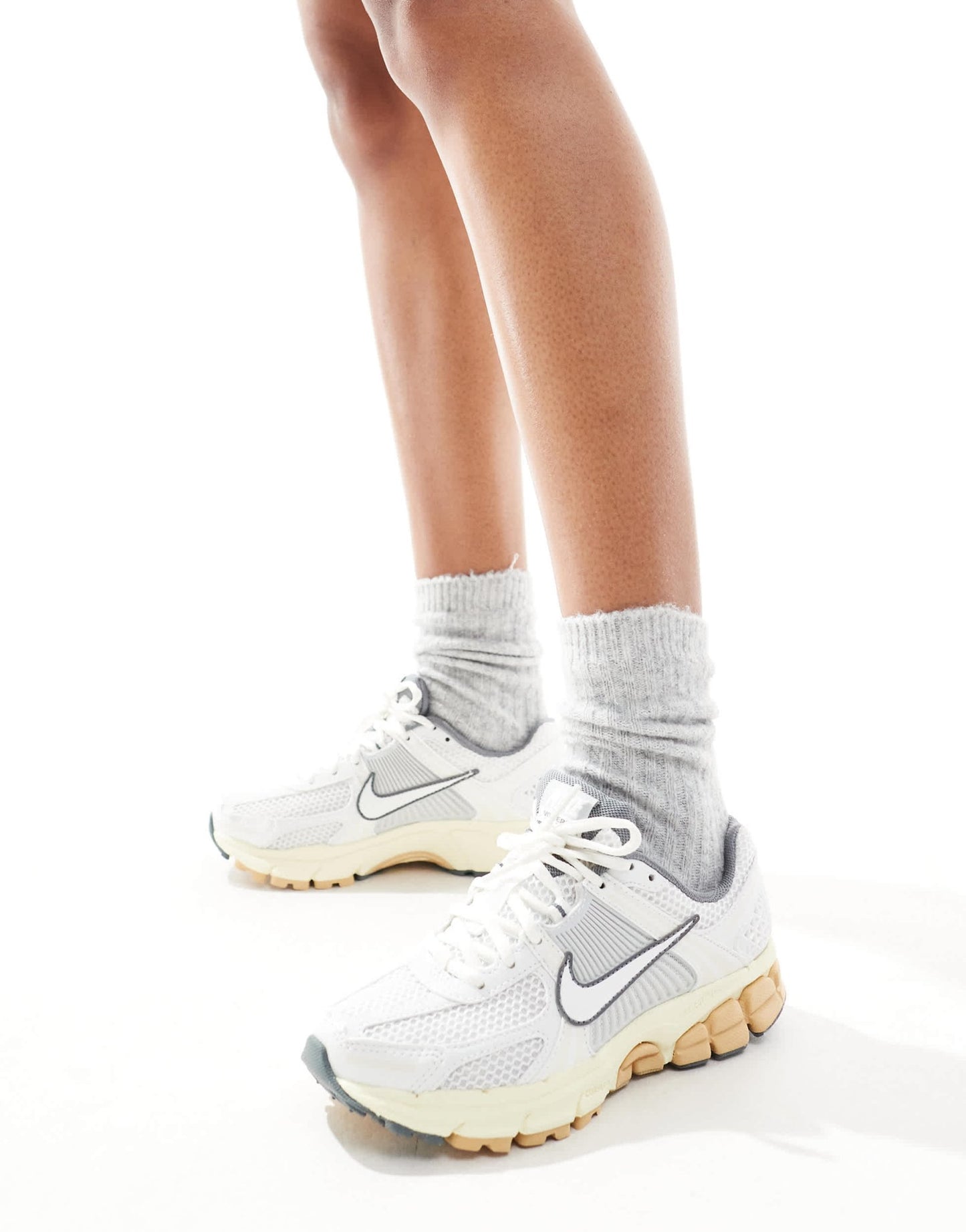 Nike Zoom Vomero 5 trainers in white and grey - ASOS Sample Sale
