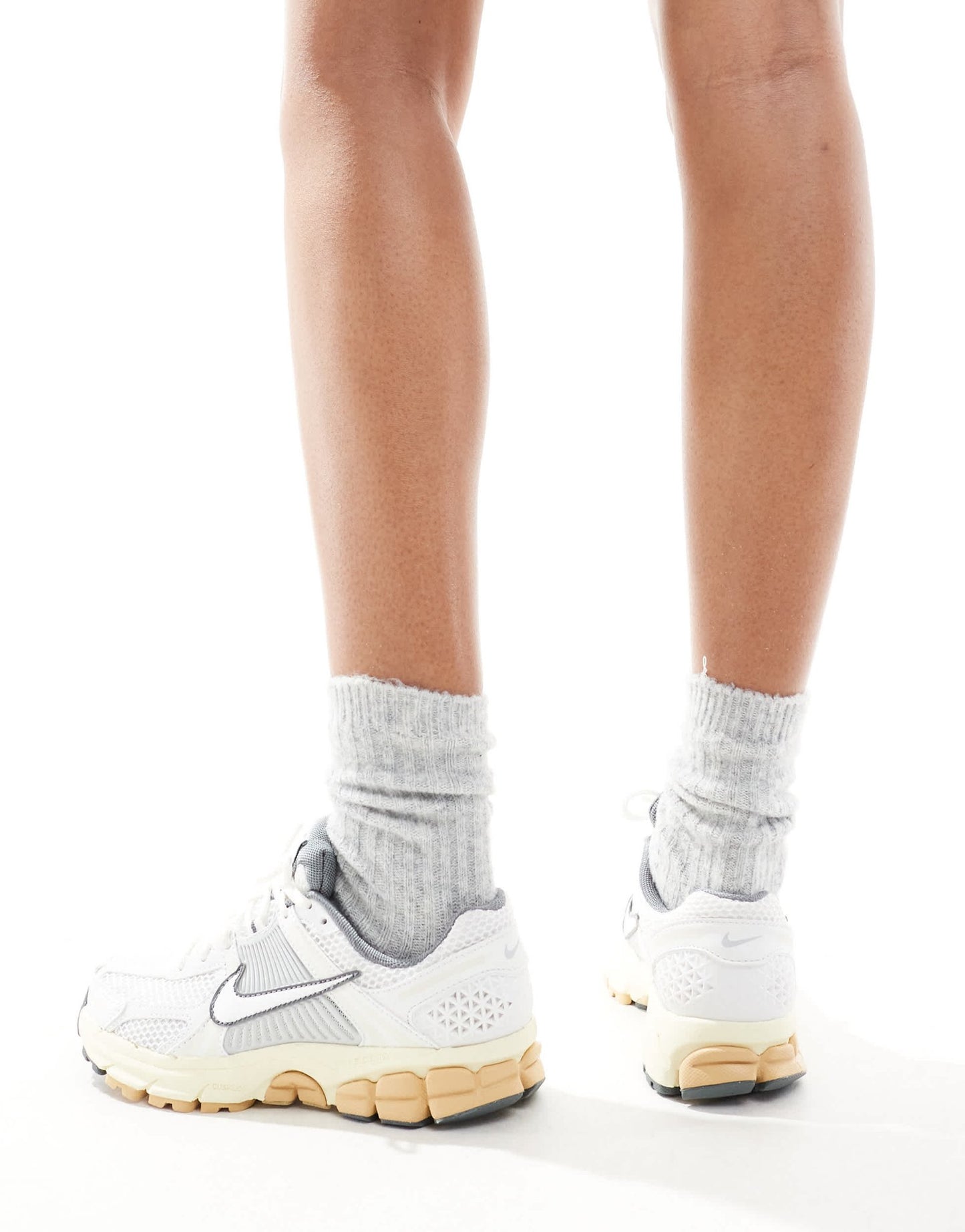 Nike Zoom Vomero 5 trainers in white and grey - ASOS Sample Sale