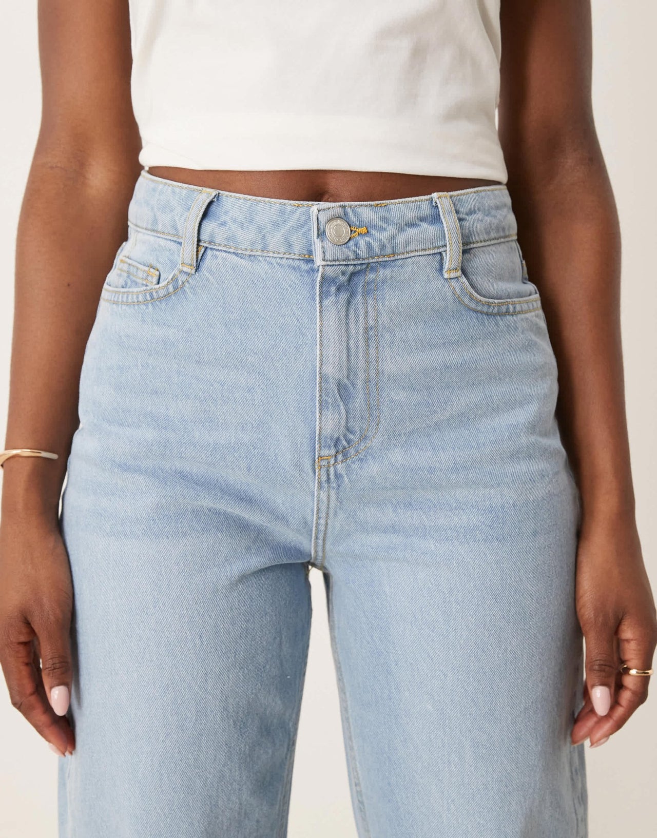 Nobody's Child barrel leg jeans in light wash denim - ASOS Sample Sale