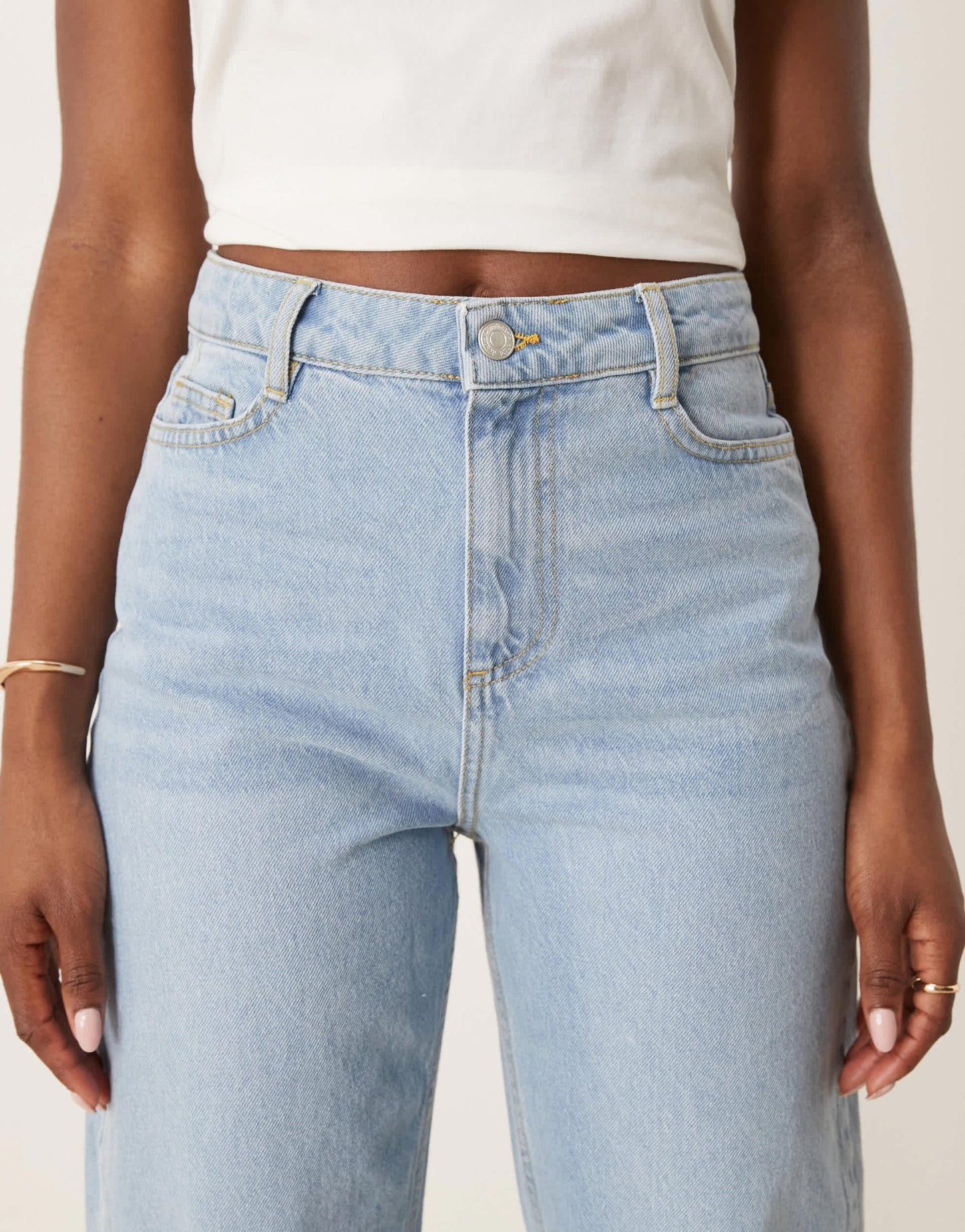 Nobody's Child barrel leg jeans in light wash denim - ASOS Sample Sale