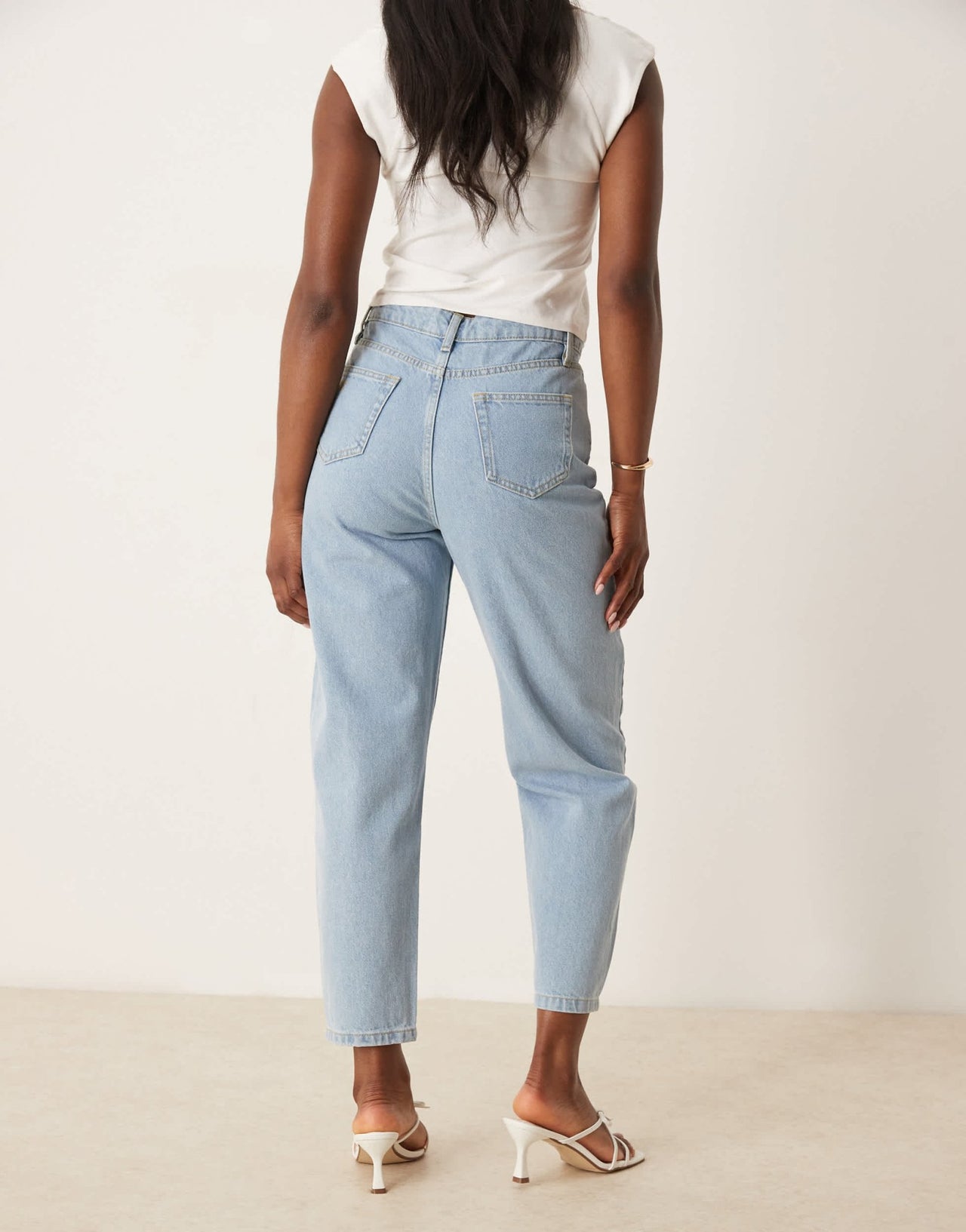 Nobody's Child barrel leg jeans in light wash denim - ASOS Sample Sale