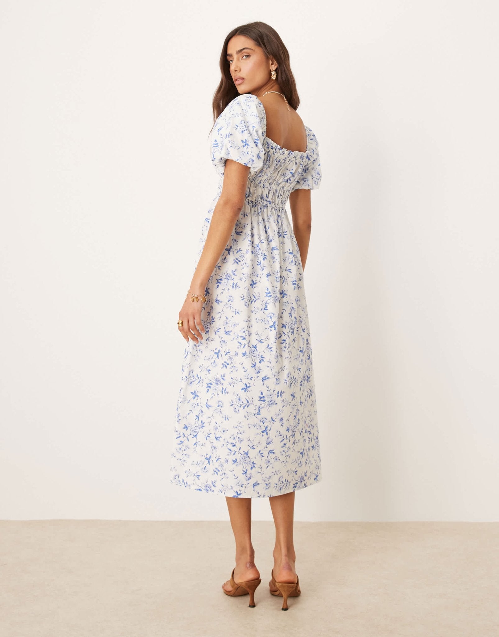 Nobody's Child Kurtis shirred bodice midi dress in blue and white floral - ASOS Sample Sale