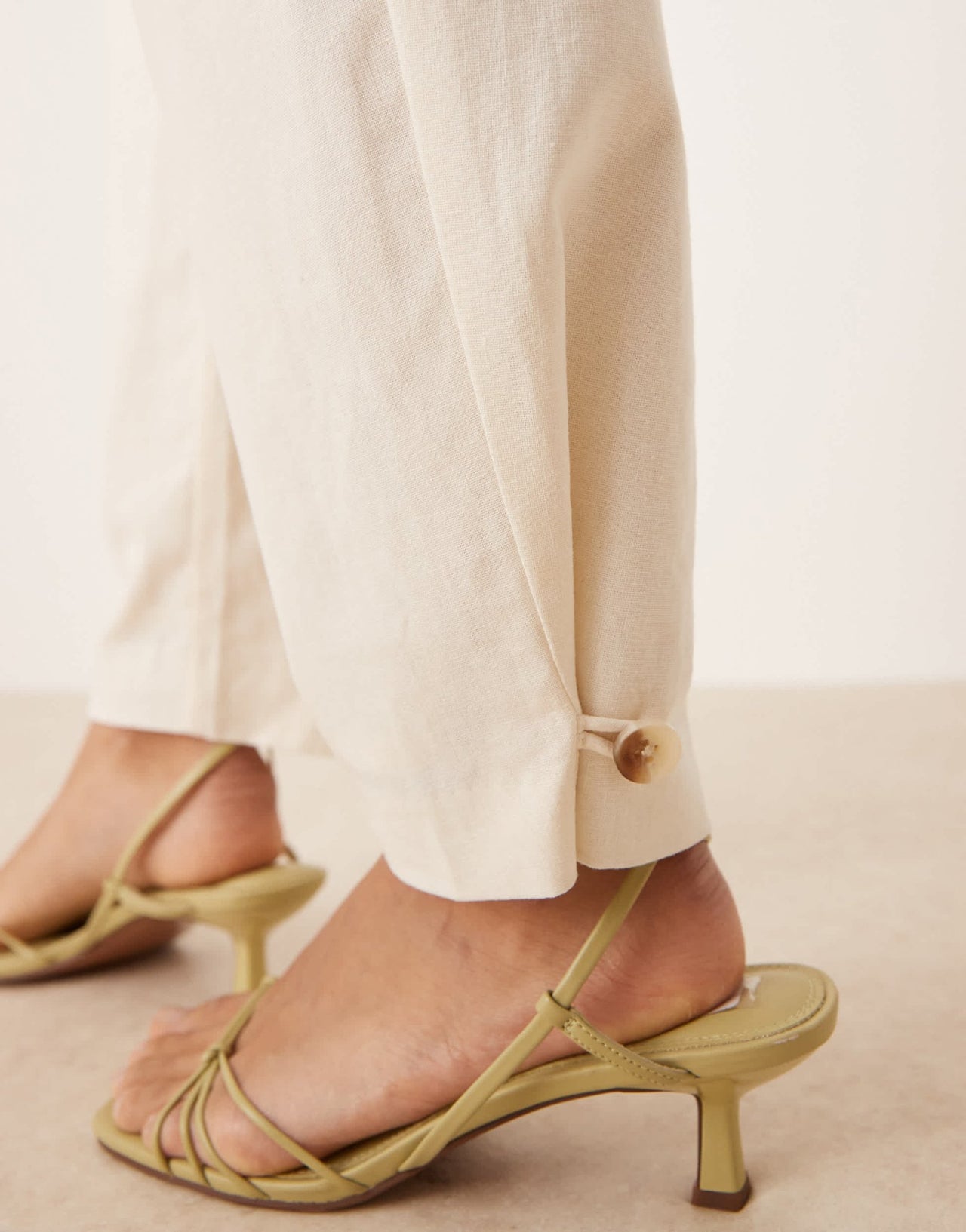 Nobody's Child Liam barrel leg tailored trousers co-ord in cream - ASOS Sample Sale