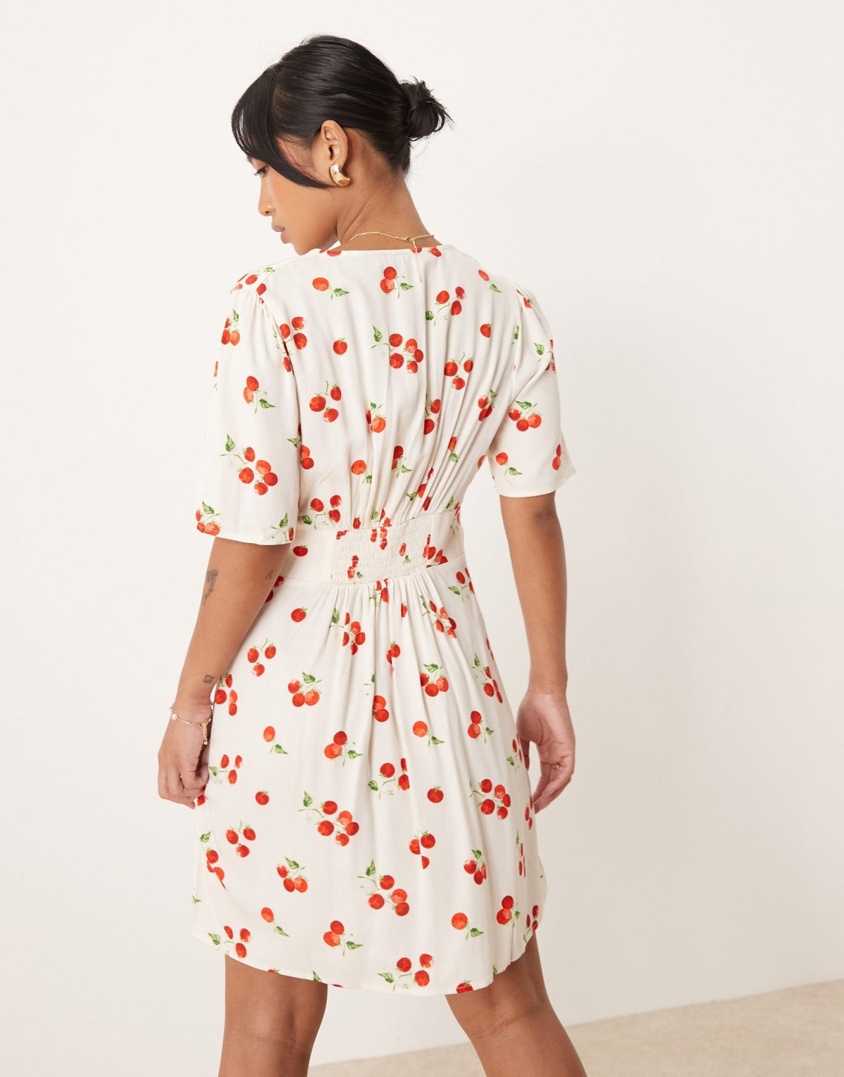 Nobody's Child Petite Alexa mini dress in white tomato print - ASOS Sample Sale
