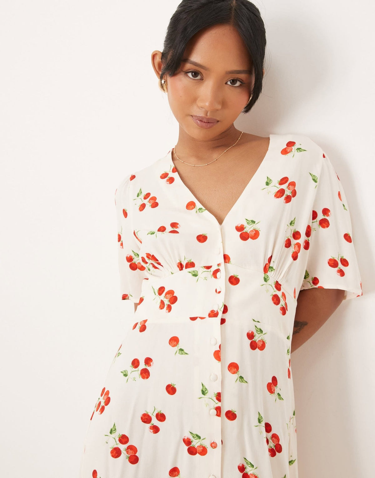 Nobody's Child Petite Alexa mini dress in white tomato print - ASOS Sample Sale