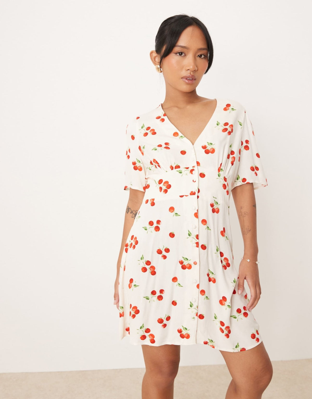 Nobody's Child Petite Alexa mini dress in white tomato print - ASOS Sample Sale