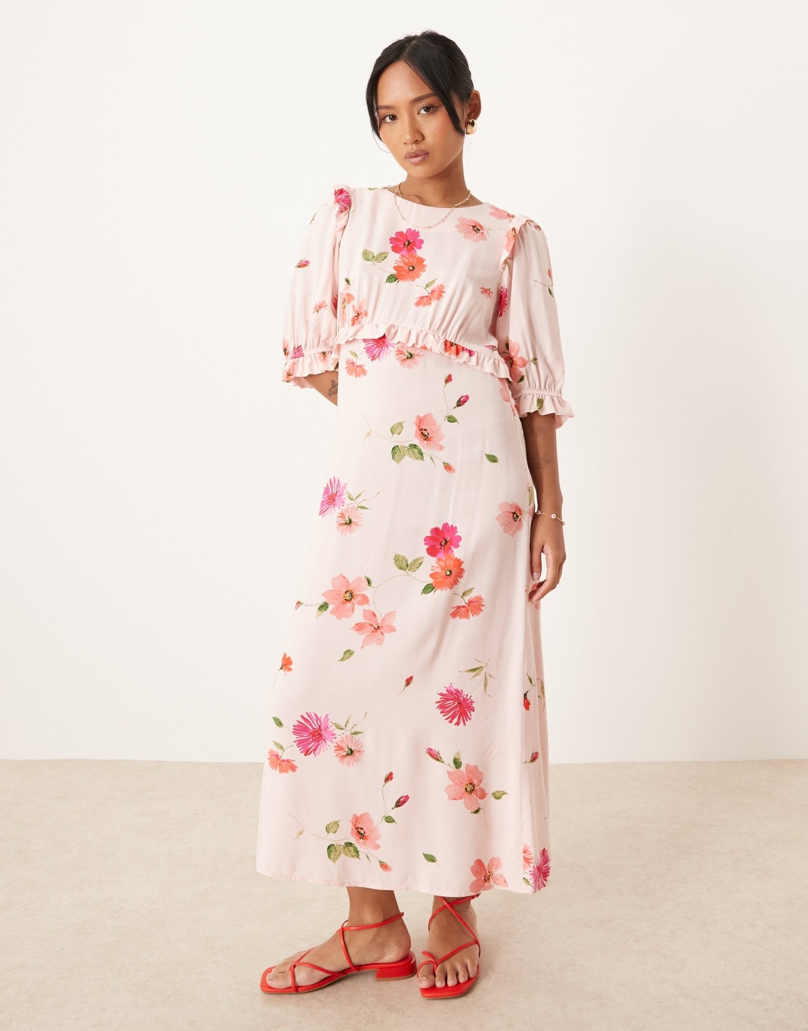 Nobody's Child Petite Felicia ruffle detail midi dress in pink floral - ASOS Sample Sale