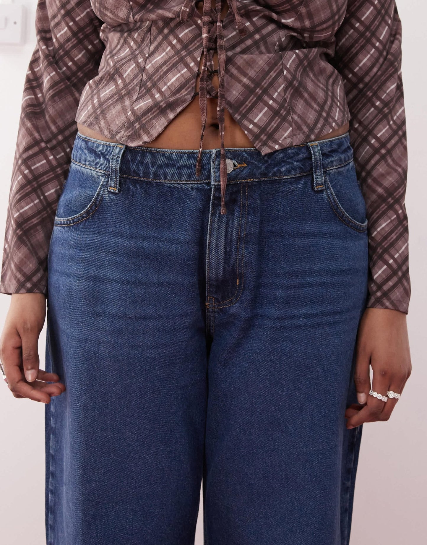 Noisy May Curve Alexa mid rise wide leg jeans in mid blue denim - ASOS Sample Sale