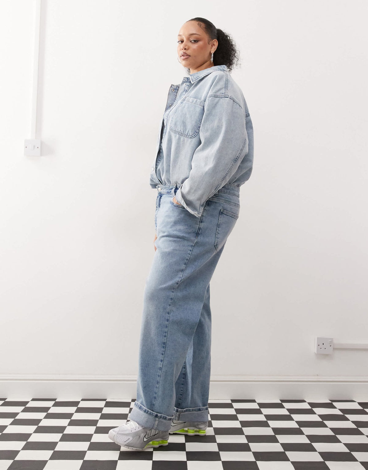 Noisy May Curve Yolanda wide leg jeans in lightwash blue - ASOS Sample Sale