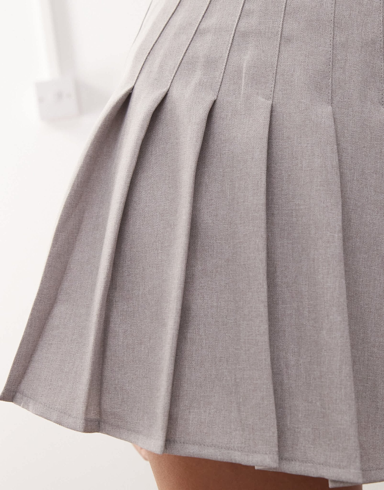 Noisy May mini pleated skort in grey - ASOS Sample Sale