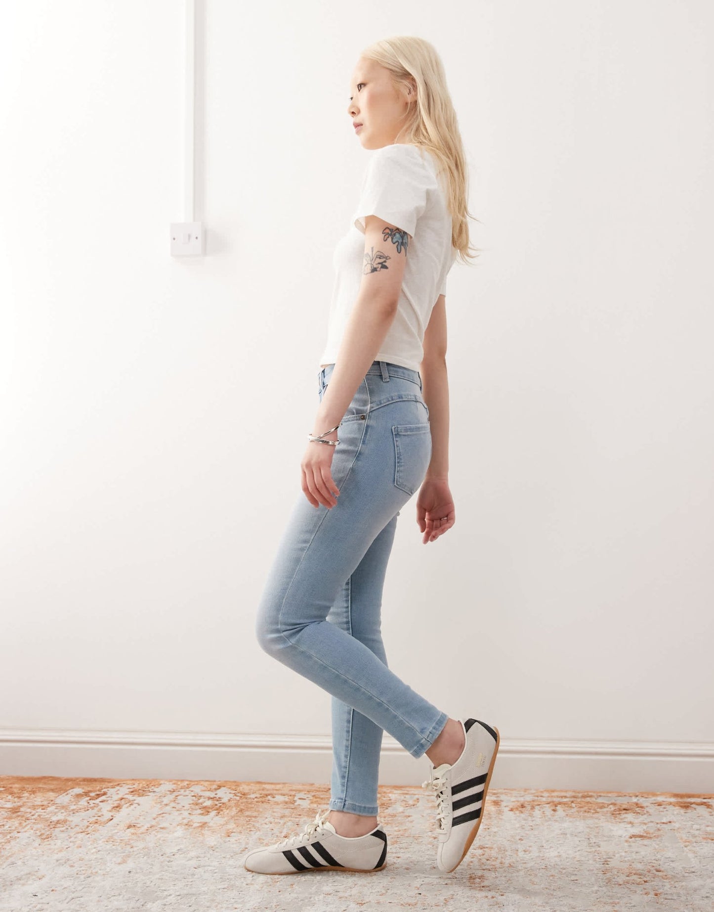 Noisy May Petite Jen push up jeans in light blue wash - ASOS Sample Sale