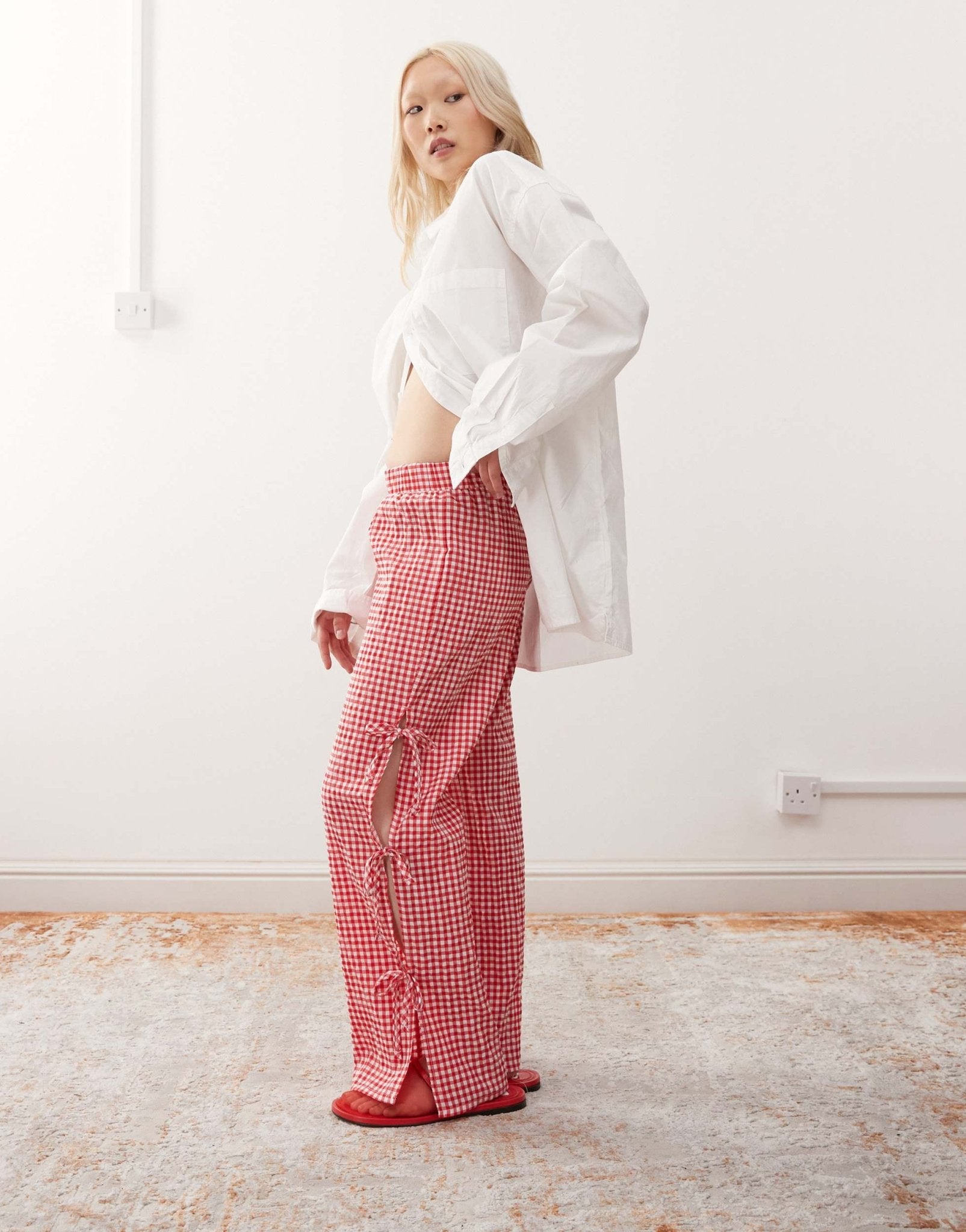 Noisy May Petite wide leg side tie detail trousers in red gingham - ASOS Sample Sale