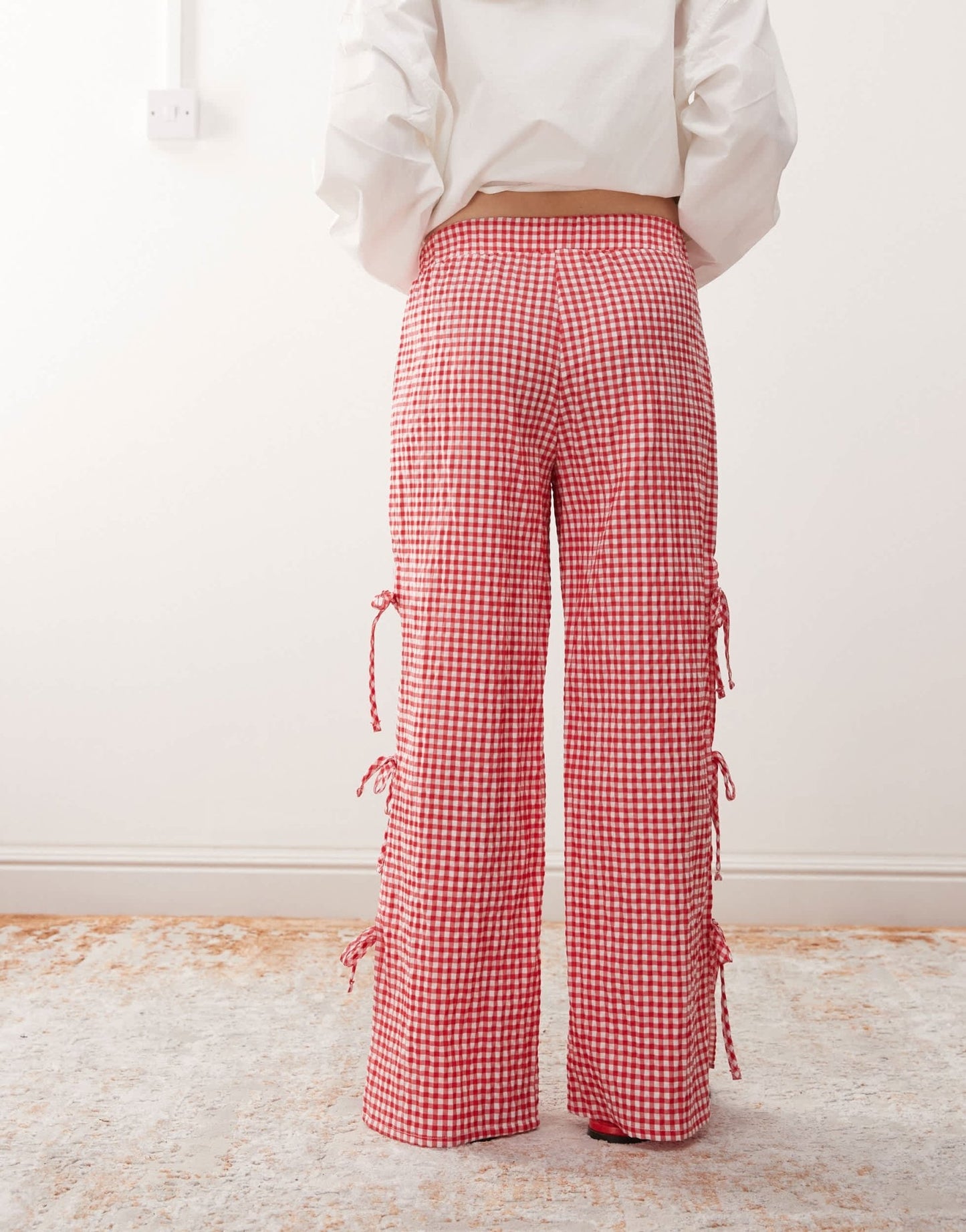 Noisy May Petite wide leg side tie detail trousers in red gingham - ASOS Sample Sale