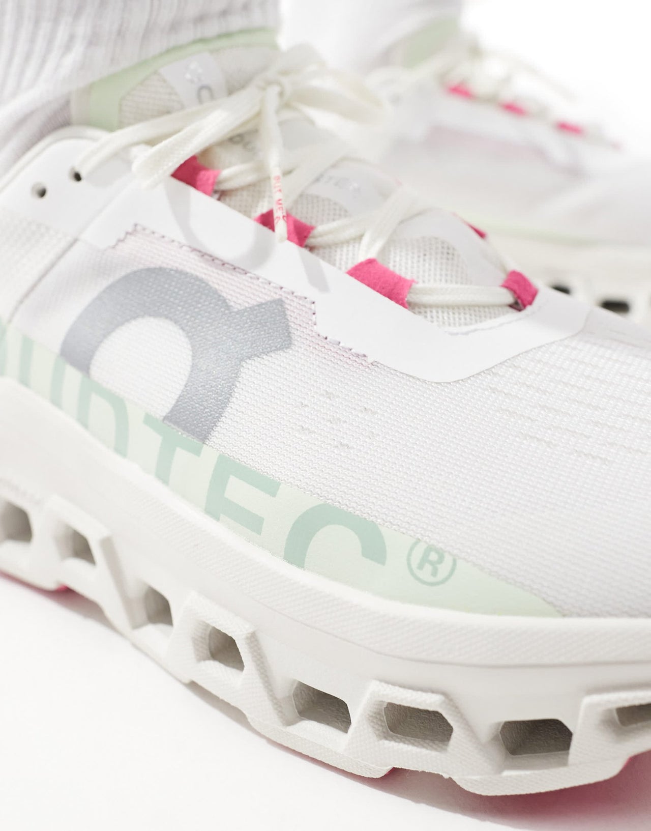 ON Cloudmonster running trainers in white and lime green - ASOS Sample Sale