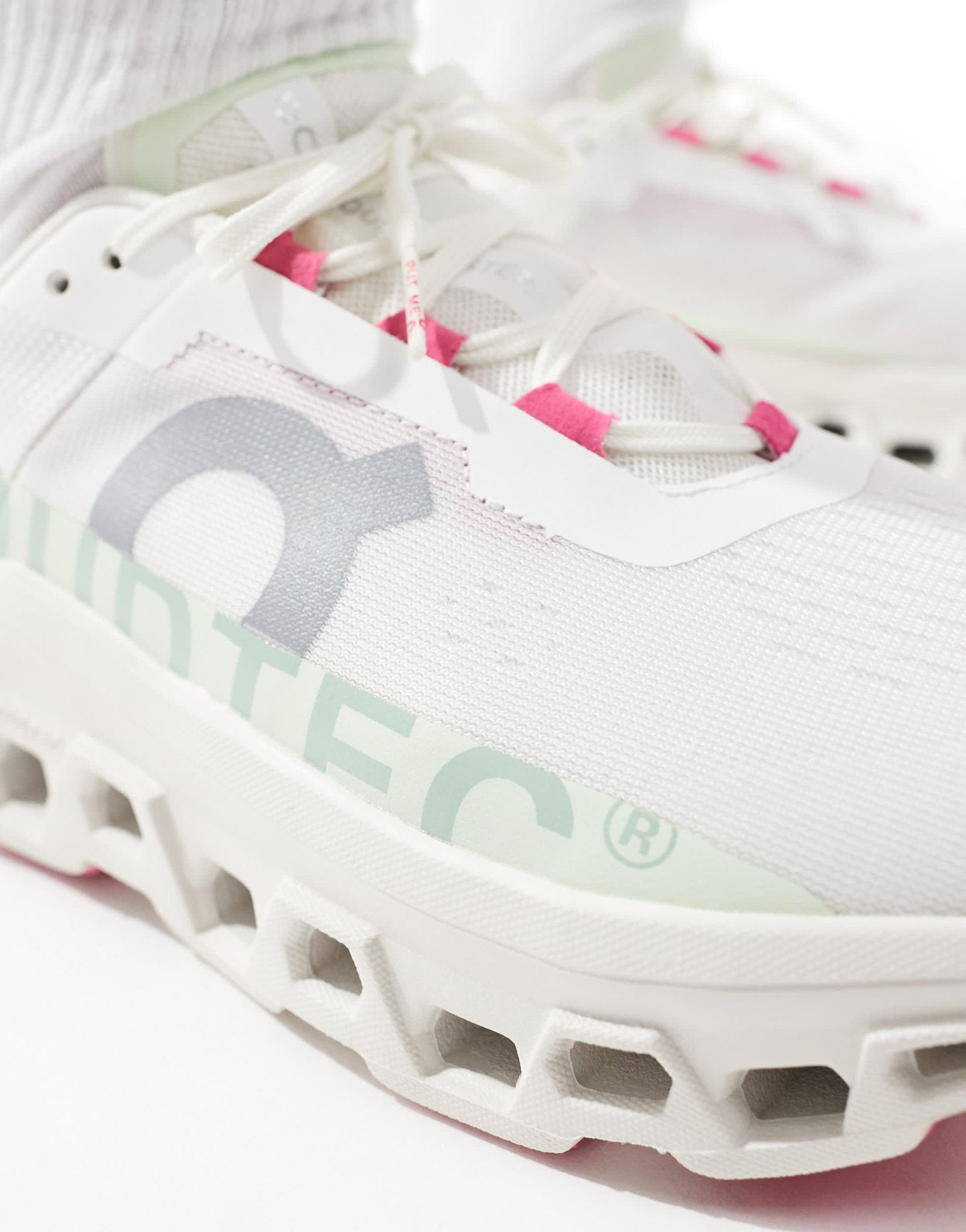 ON Cloudmonster running trainers in white and lime green - ASOS Sample Sale