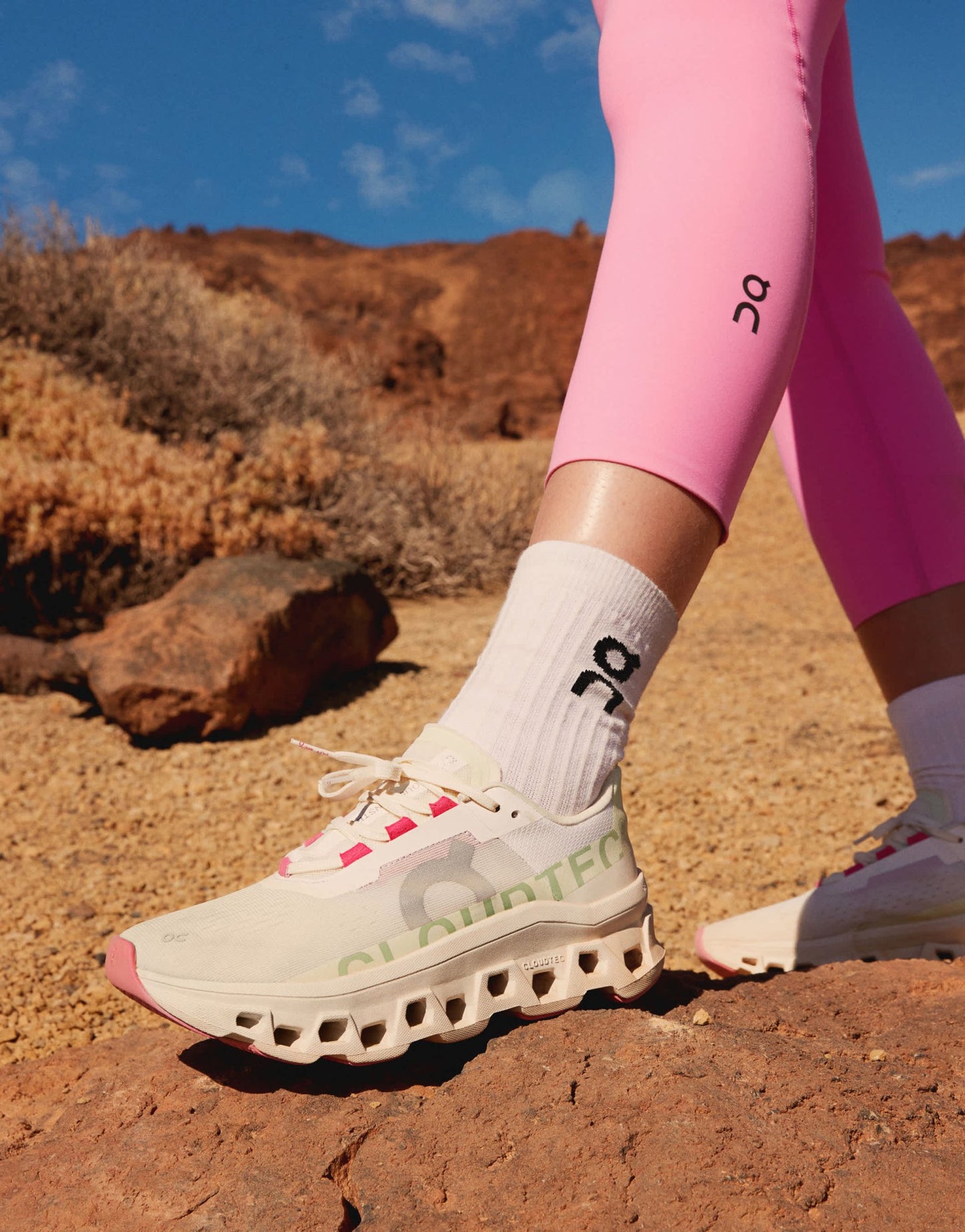 ON Cloudmonster running trainers in white and lime green - ASOS Sample Sale