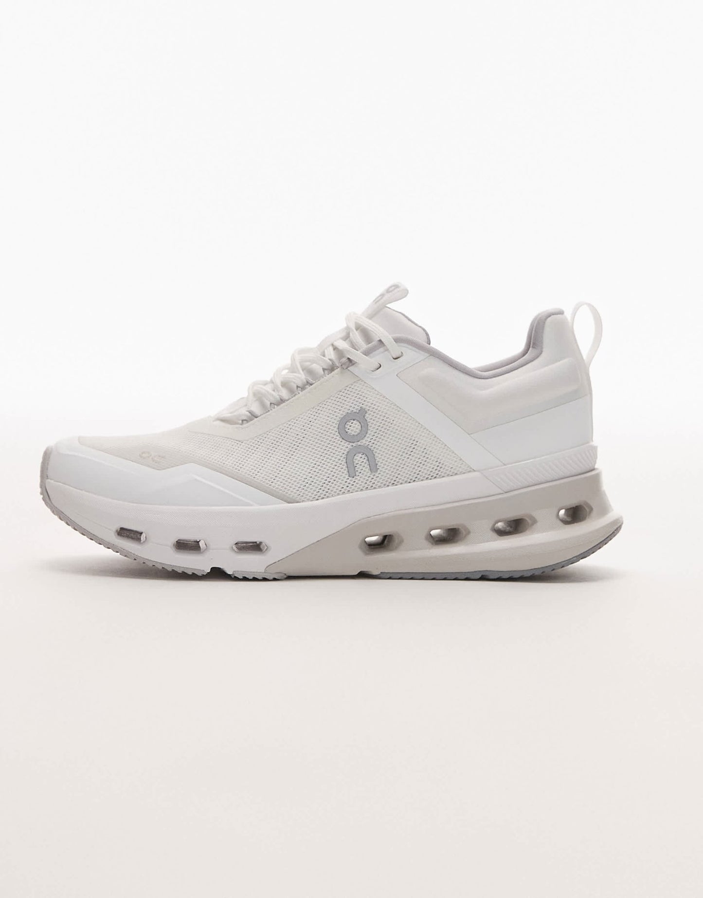 ON Cloudnova X training trainers in white - ASOS Sample Sale