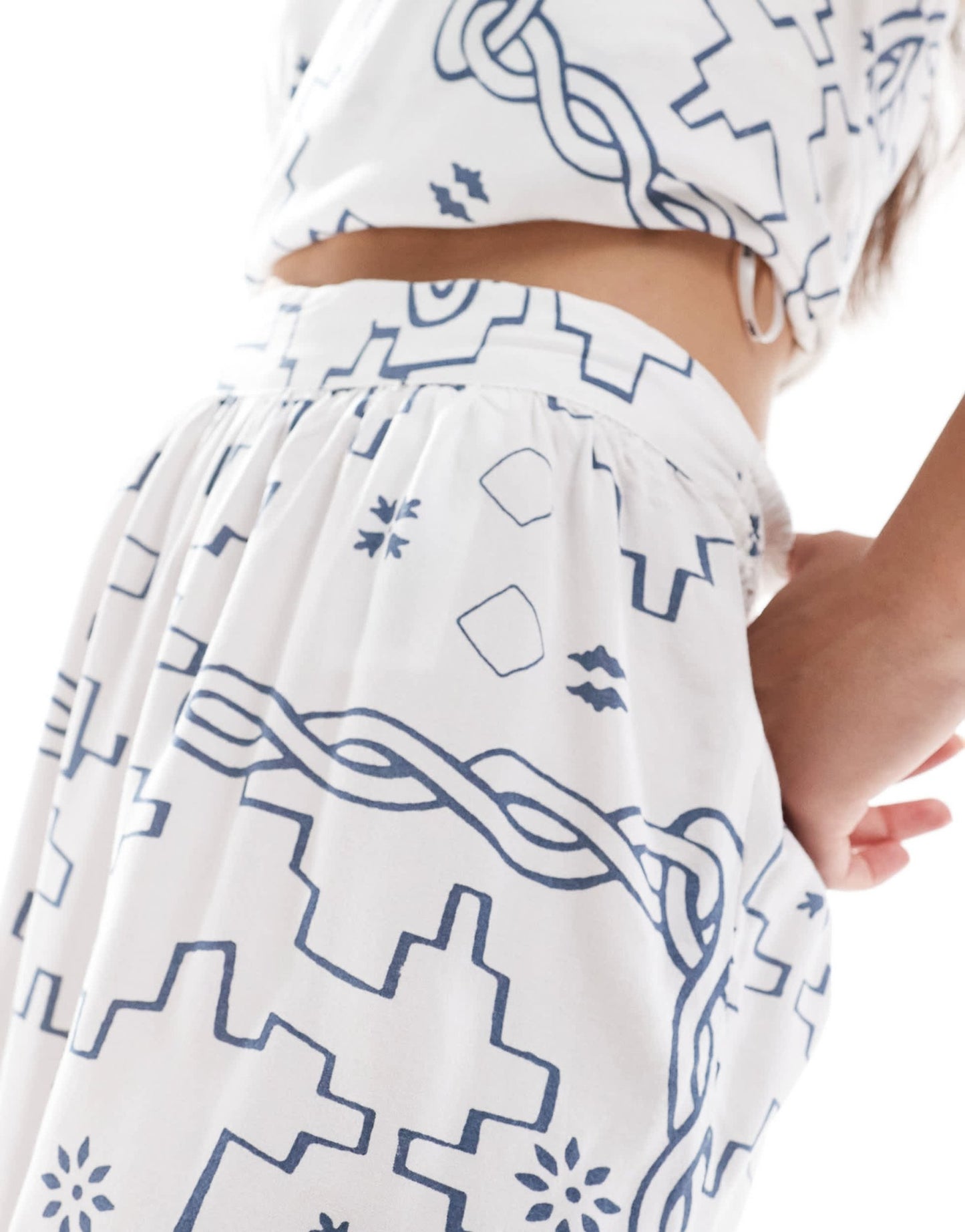 ONLY geo print shorts in white - ASOS Sample Sale