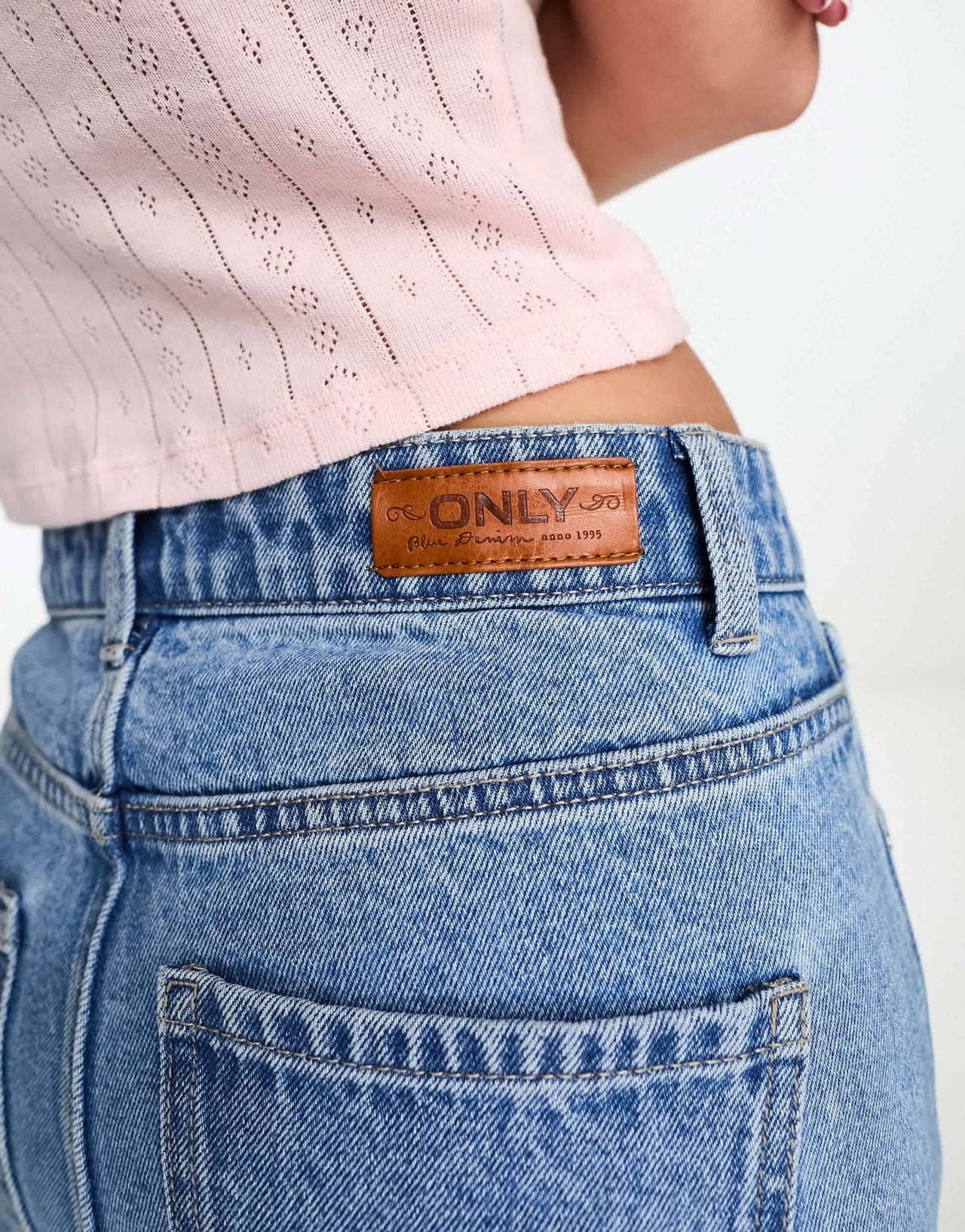 ONLY Maisie low waisted baggy wide leg jeans in light blue - ASOS Sample Sale