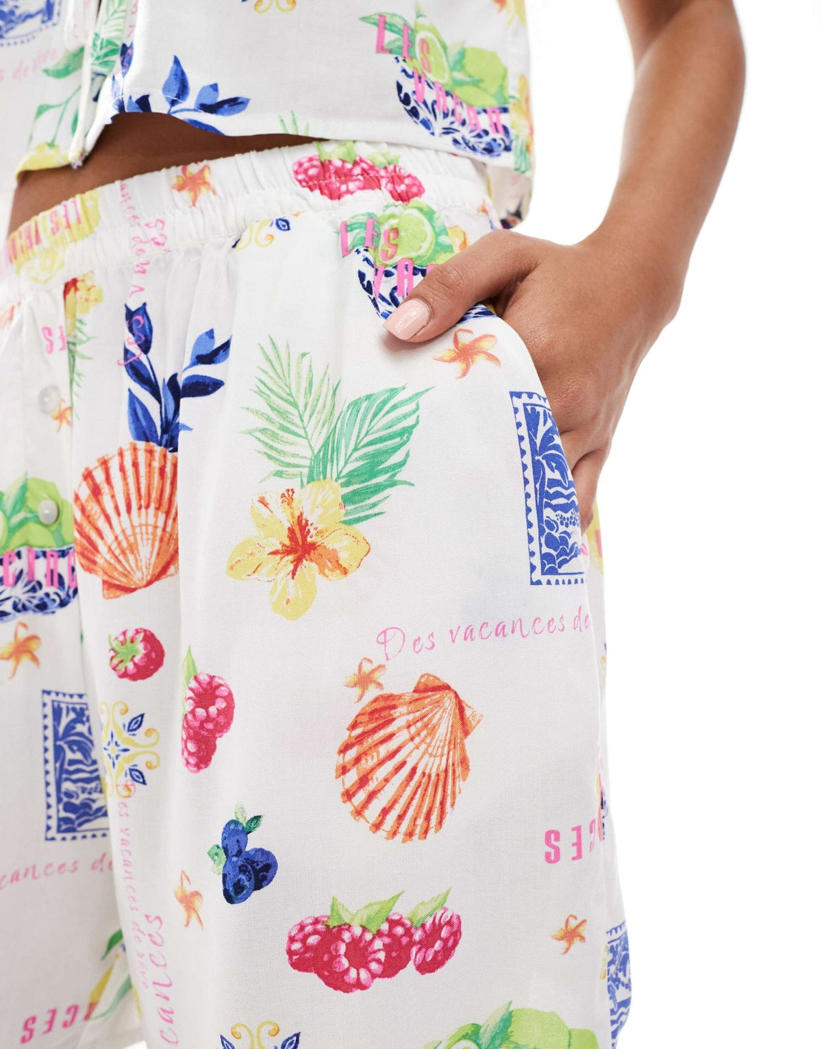 ONLY pull on short co-ord in postcard print - ASOS Sample Sale