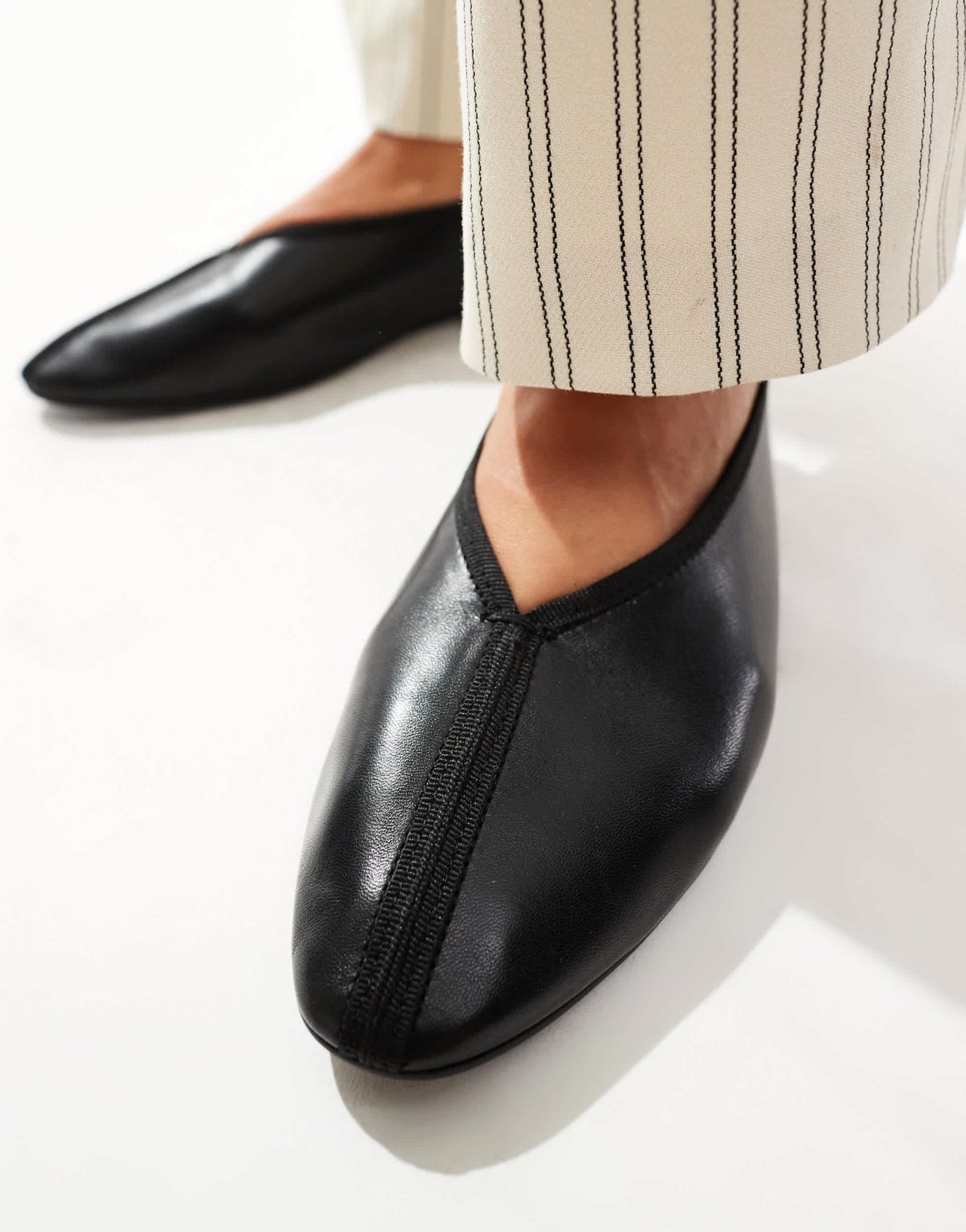 & Other Stories leather pointed ballet flats with front seam detail in black - ASOS Sample Sale