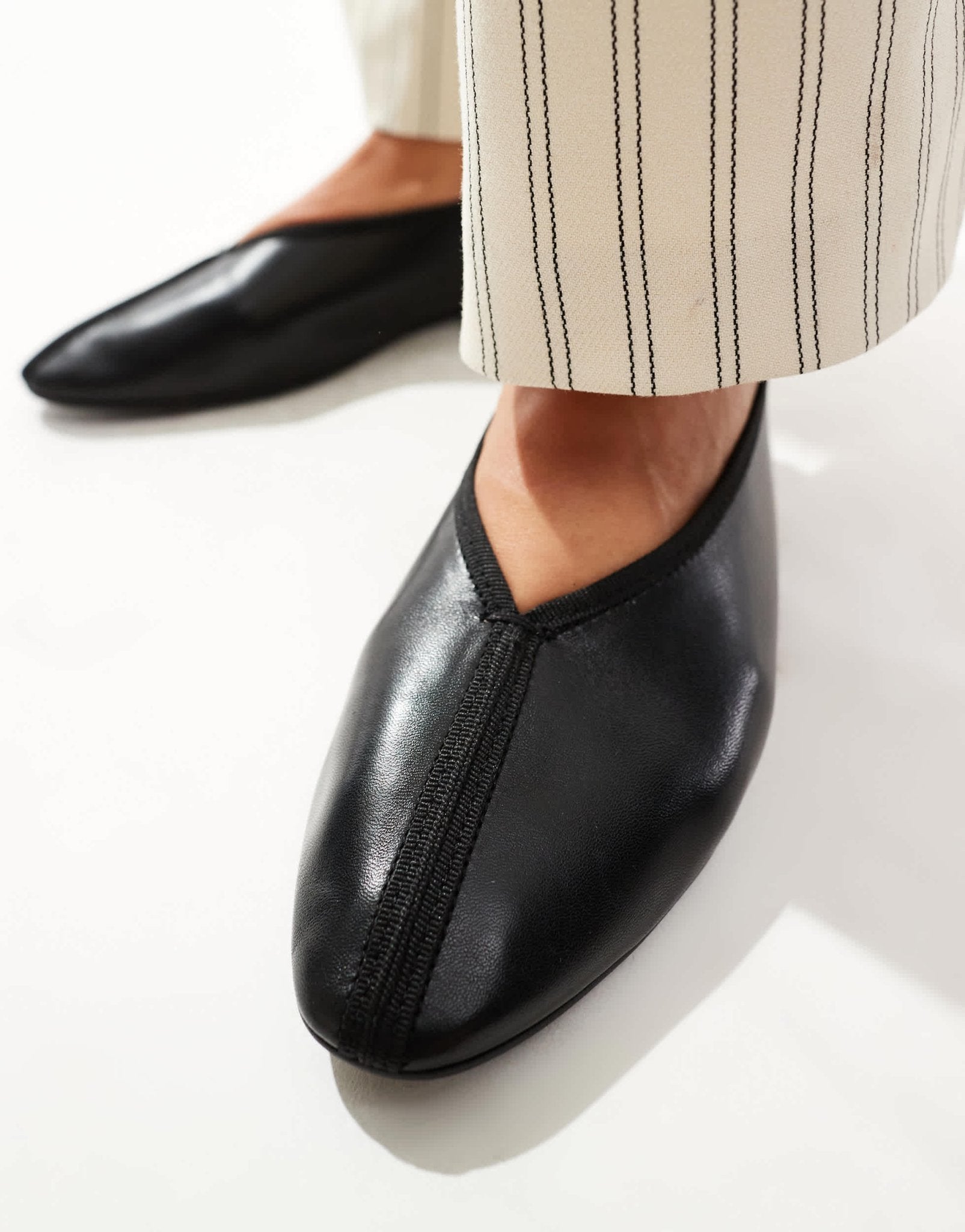 & Other Stories leather pointed ballet flats with front seam detail in black - ASOS Sample Sale