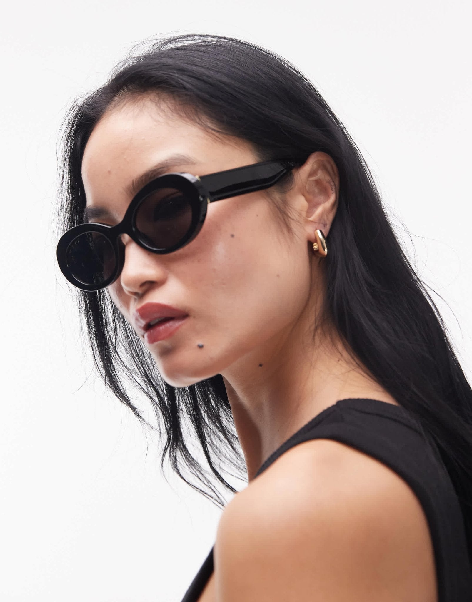 & Other Stories oval cats eye sunglasses in black - ASOS Sample Sale