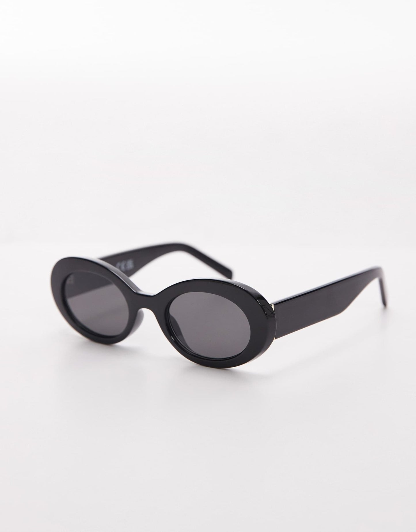 & Other Stories oval cats eye sunglasses in black - ASOS Sample Sale