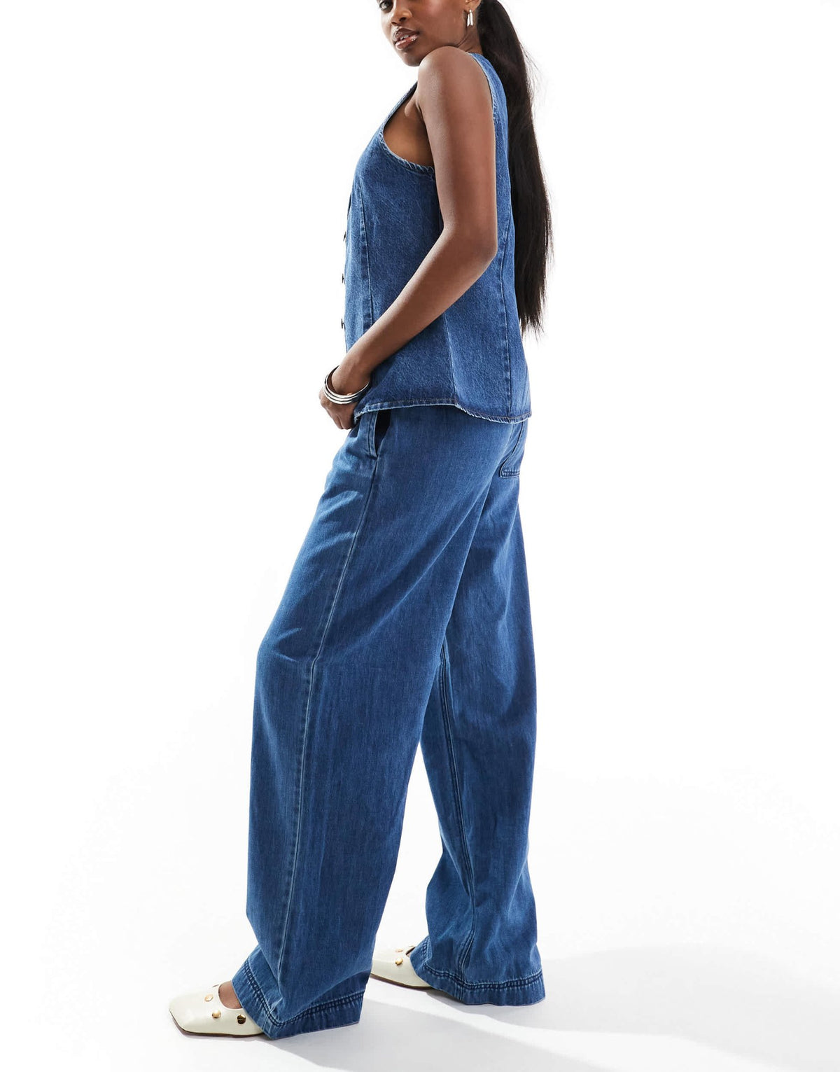 Pieces elasticated waist wide leg jeans in medium blue wash - ASOS Sample Sale