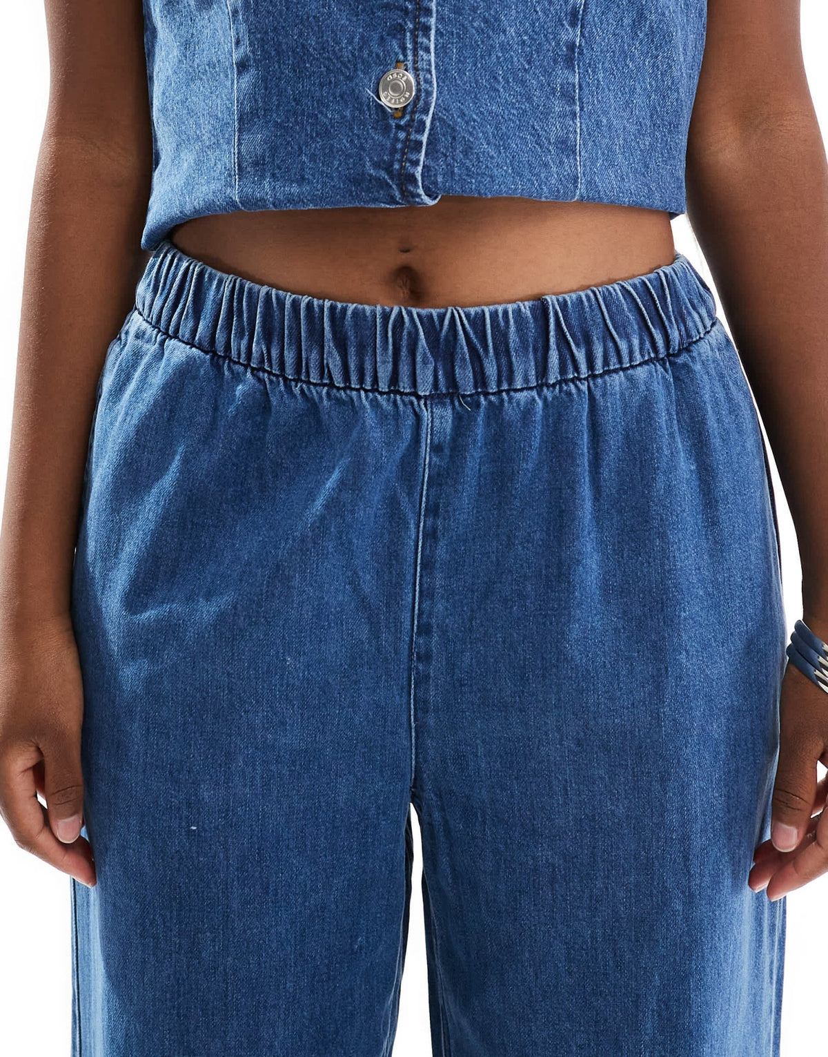 Pieces elasticated waist wide leg jeans in medium blue wash - ASOS Sample Sale