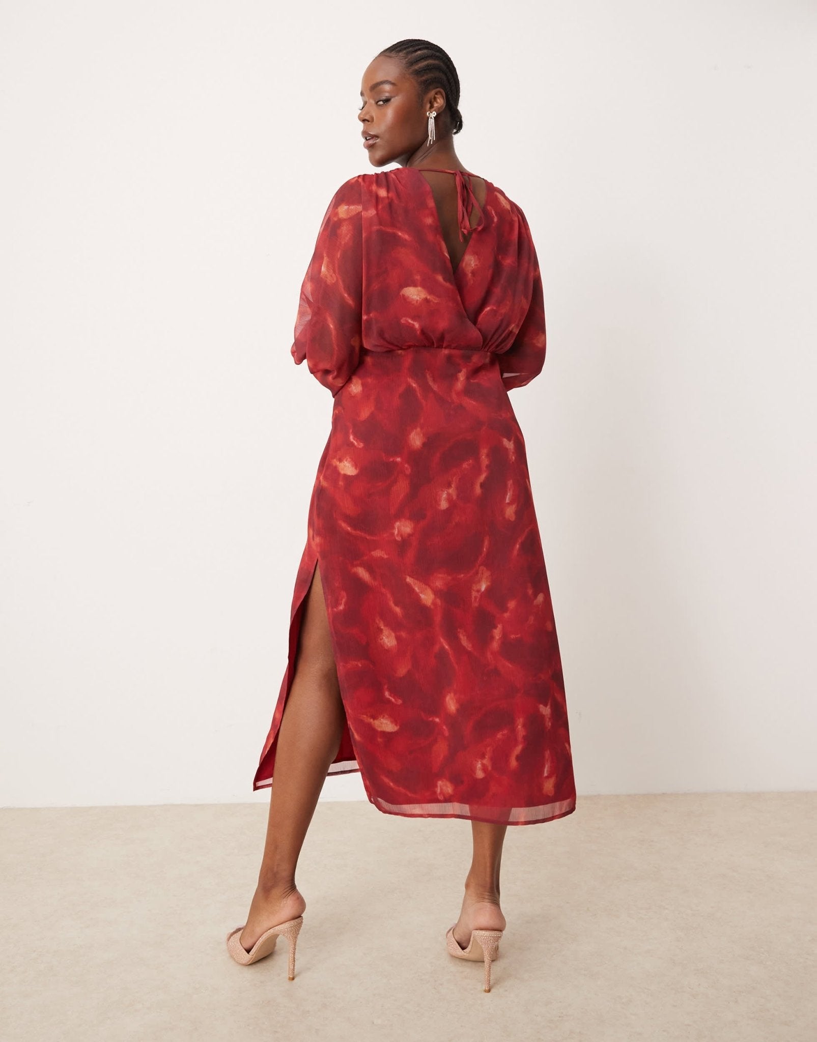 Pretty Lavish Curve balloon sleeve midaxi dress in red print - ASOS Sample Sale