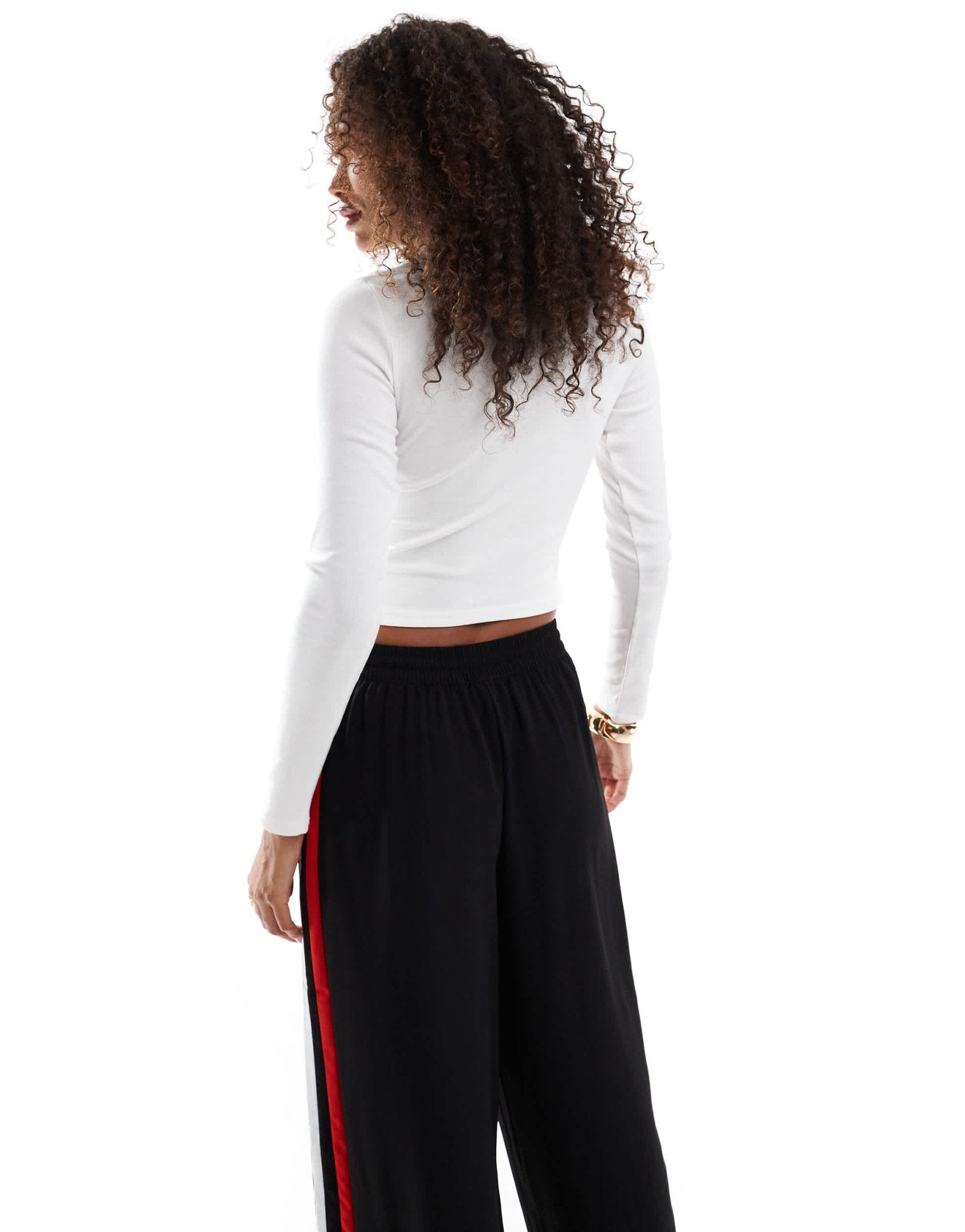Pull&Bear 2 pack long sleeved t-shirt in black & white - ASOS Sample Sale