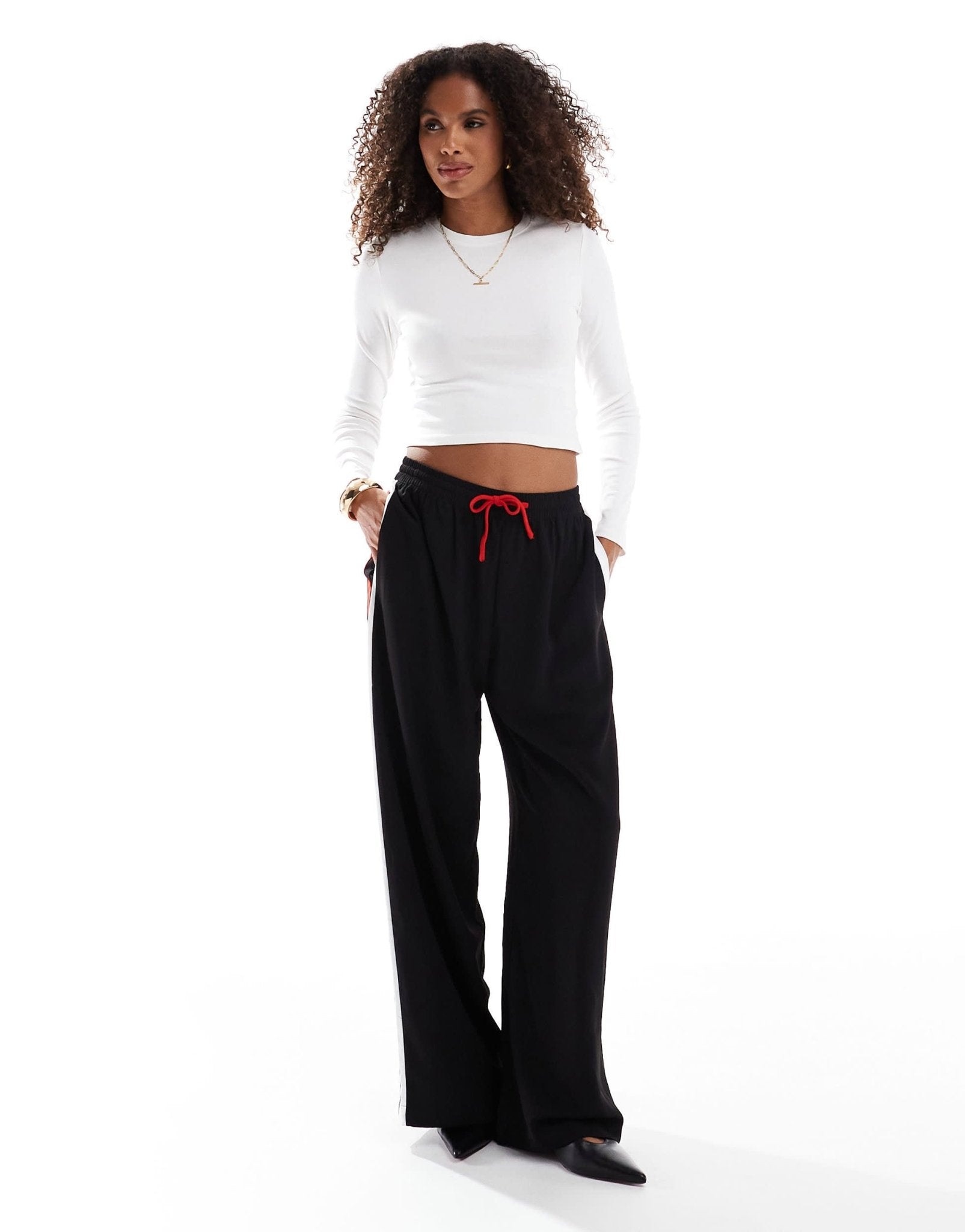 Pull&Bear 2 pack long sleeved t-shirt in black & white - ASOS Sample Sale
