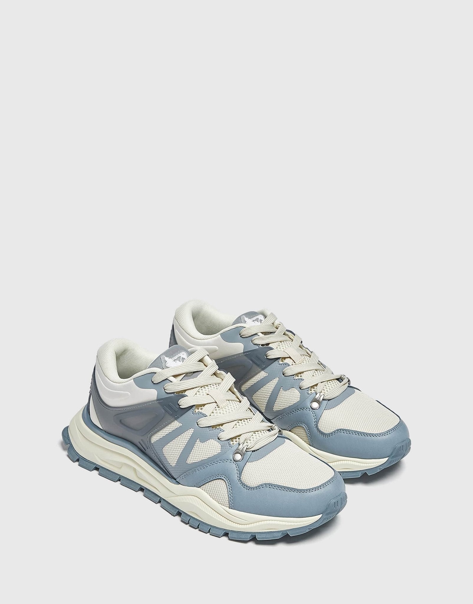 Pull&Bear 90's chunky trainer in blue - ASOS Sample Sale