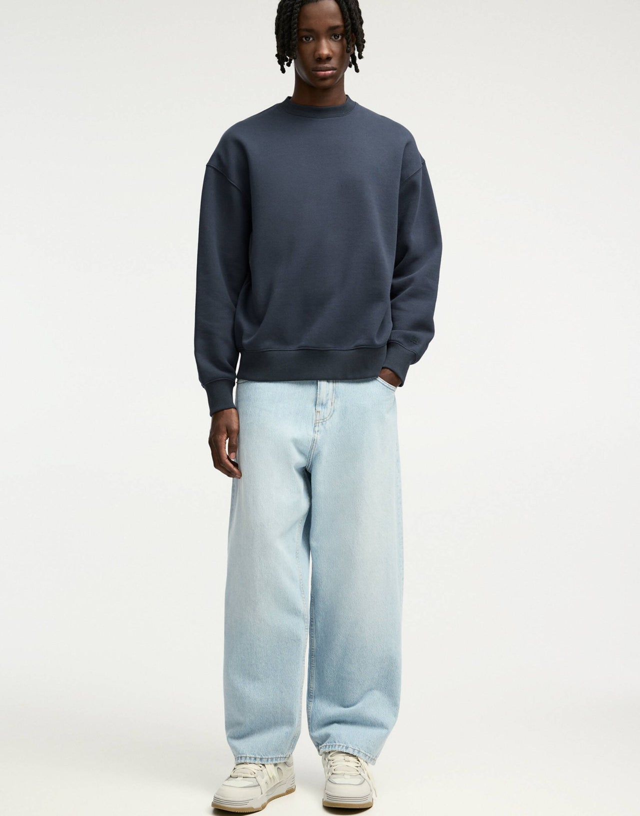 Pull&Bear baggy fit jeans in light blue - ASOS Sample Sale