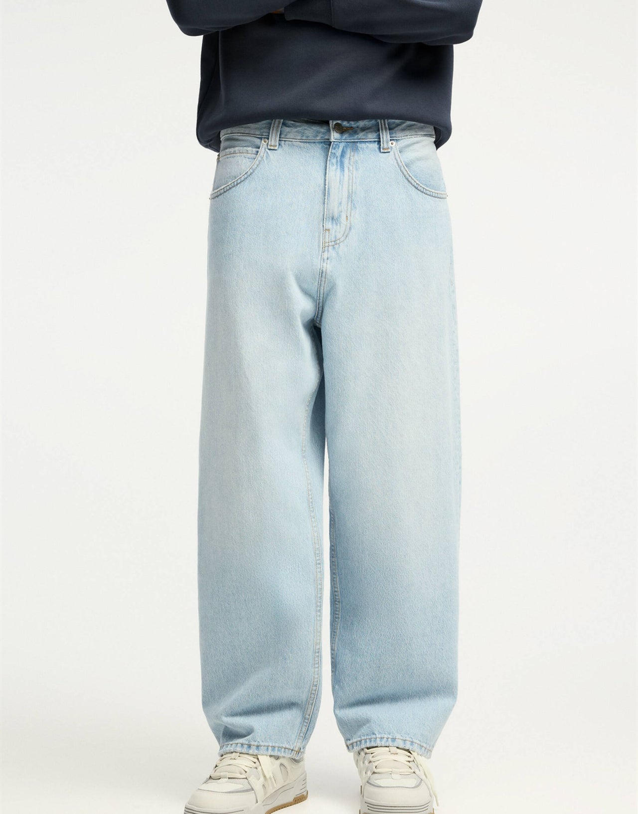 Pull&Bear baggy fit jeans in light blue - ASOS Sample Sale