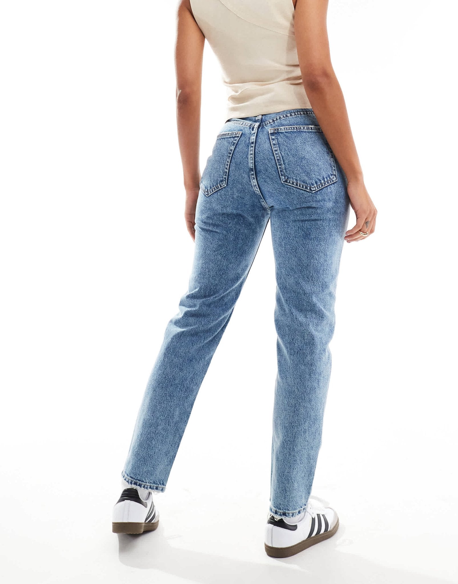 Pull&Bear basic high waisted mom jean in medium blue - ASOS Sample Sale