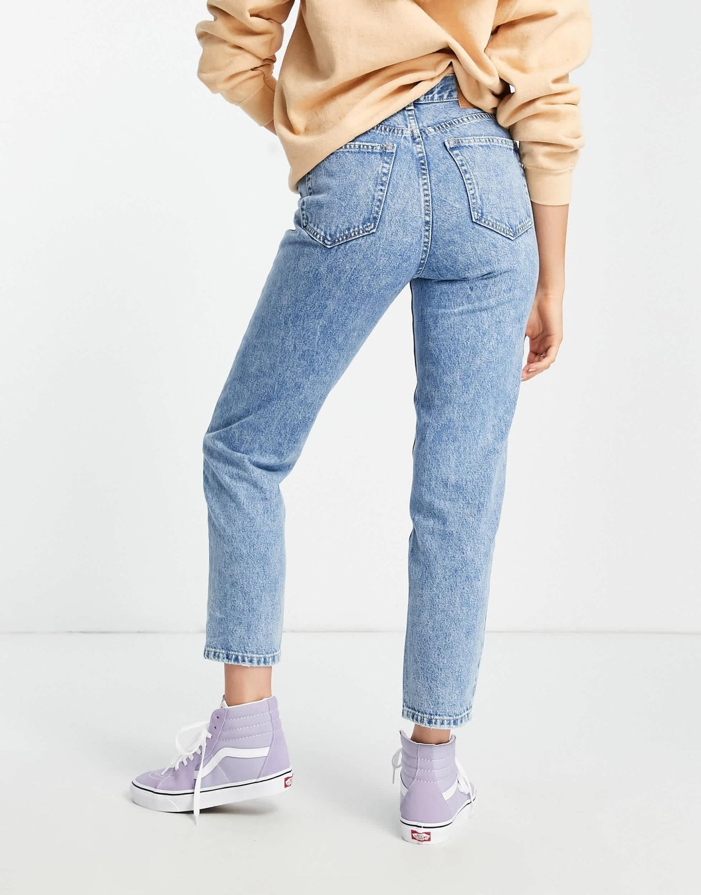 Pull&Bear basic mom jean in medium blue - ASOS Sample Sale