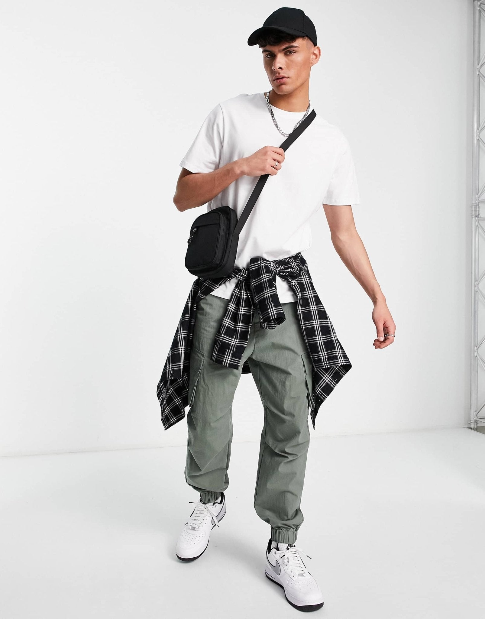 Pull&Bear basic t-shirt in white - ASOS Sample Sale