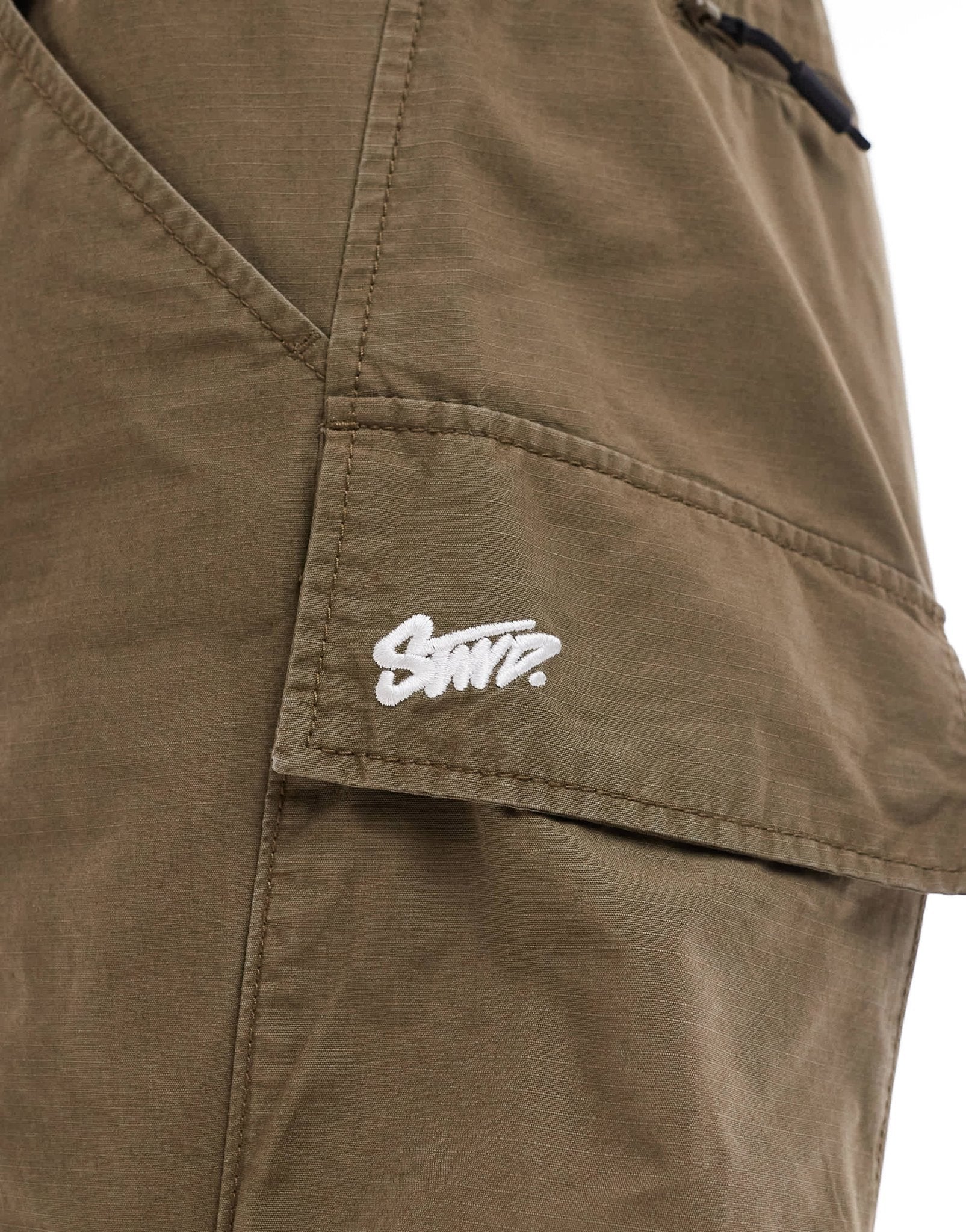 Pull&Bear cargo short in khaki - ASOS Sample Sale