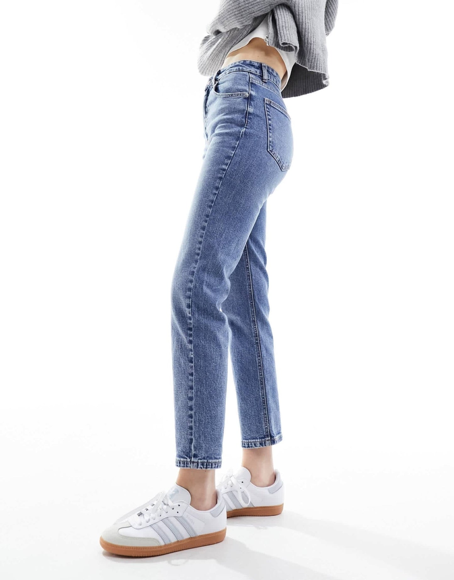 Pull&Bear comfort mom jean in medium blue - ASOS Sample Sale