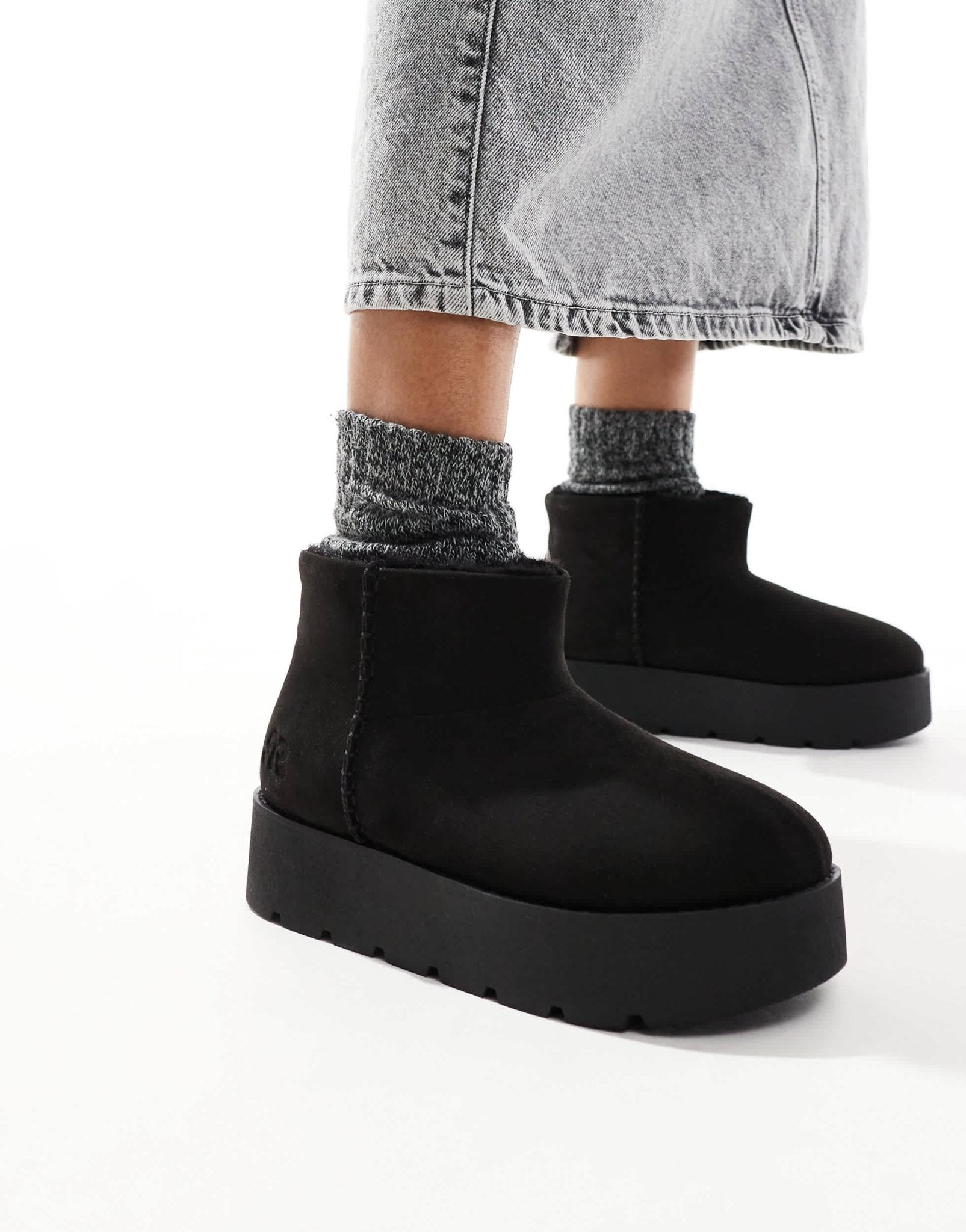 Pull&Bear cosy platform ankle boot in black - ASOS Sample Sale