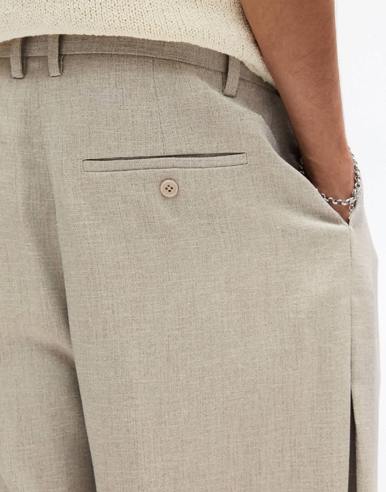 Pull&Bear dart detail rustic barrel trouser in ecru - ASOS Sample Sale