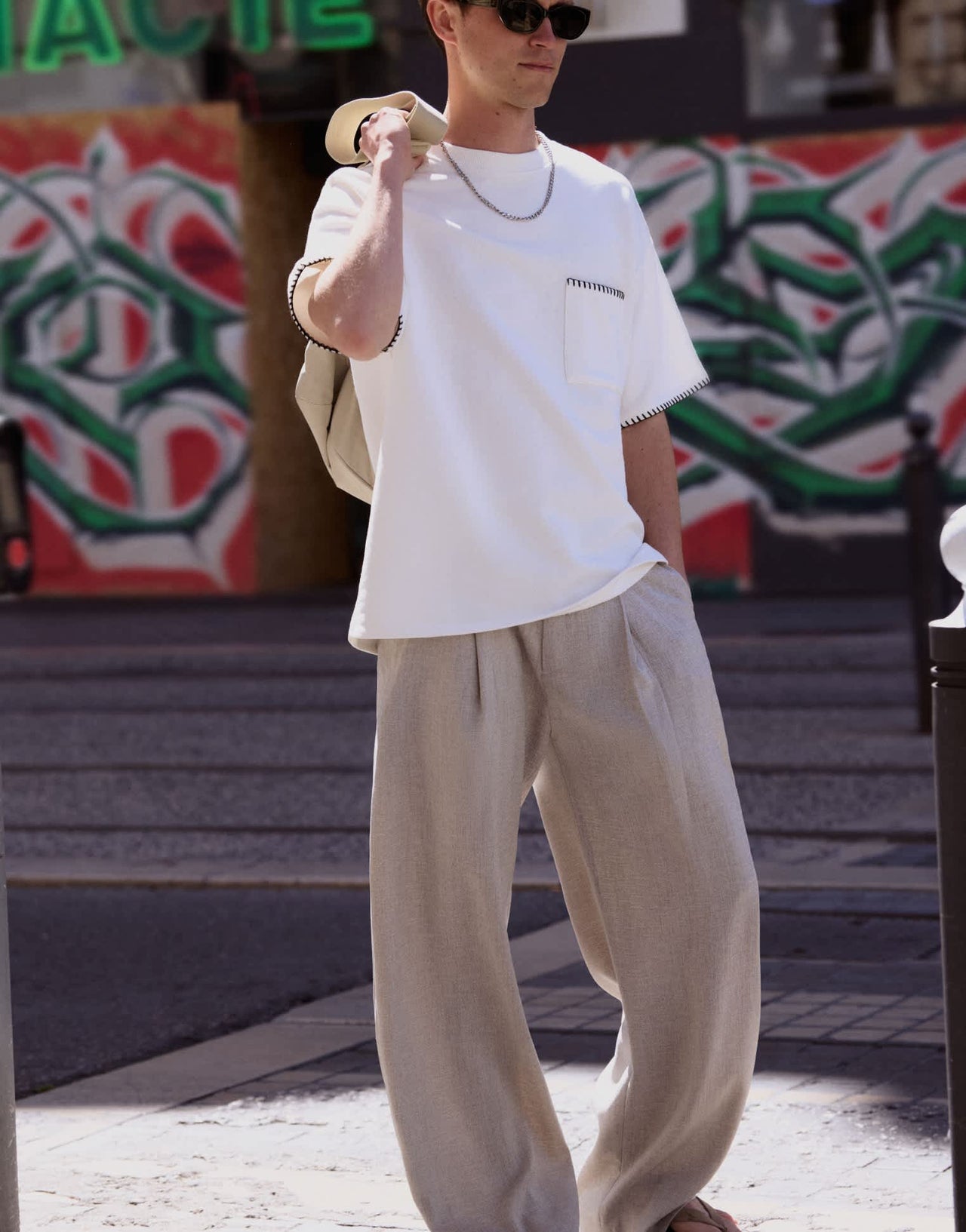Pull&Bear dart detail rustic barrel trouser in ecru - ASOS Sample Sale