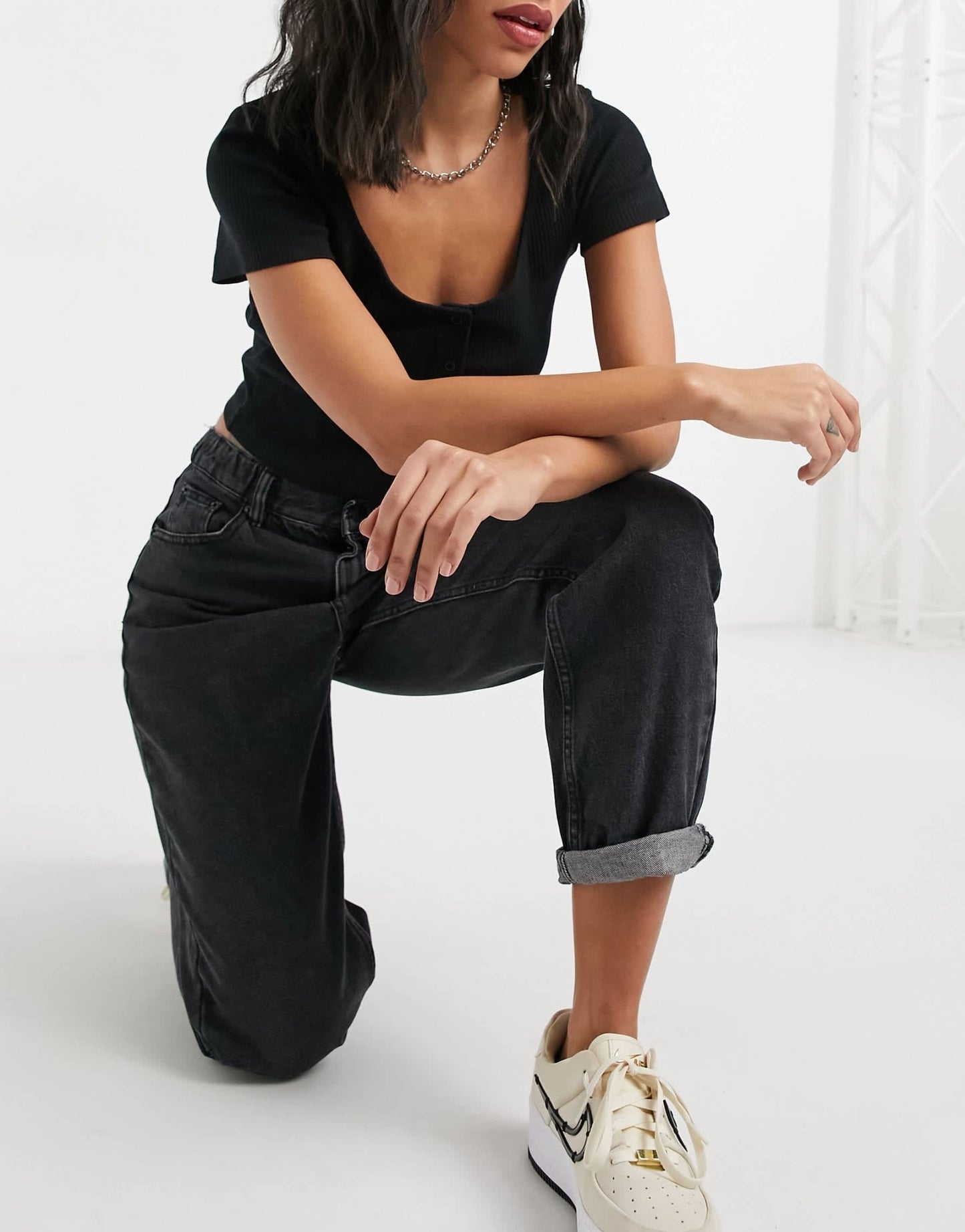 Pull&Bear elasticated waist mom jean in washed black - ASOS Sample Sale