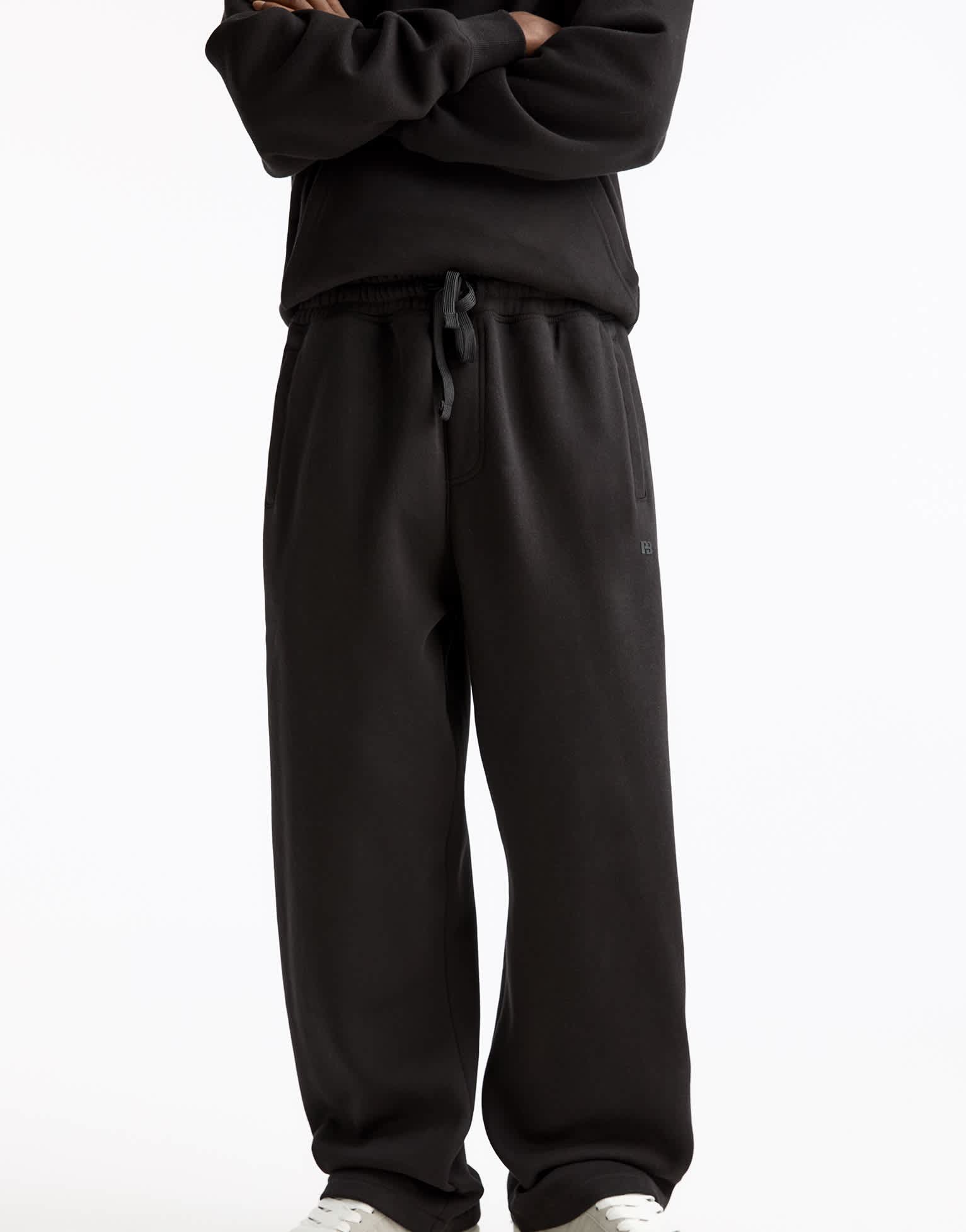 Pull&Bear heavyweight wide leg joggers in black - ASOS Sample Sale