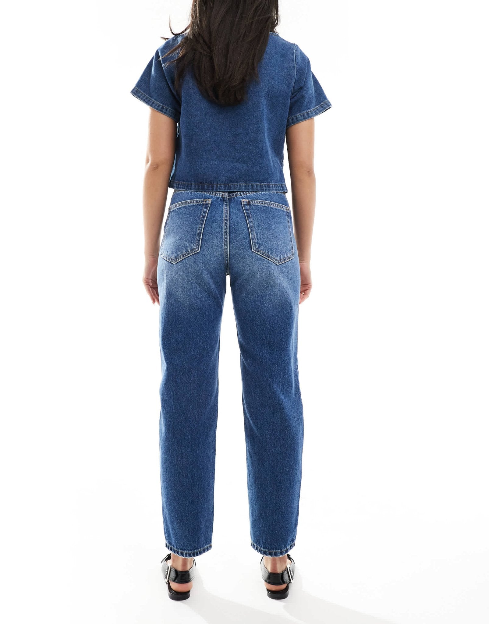 Pull&Bear high rise mom jean in blue - ASOS Sample Sale