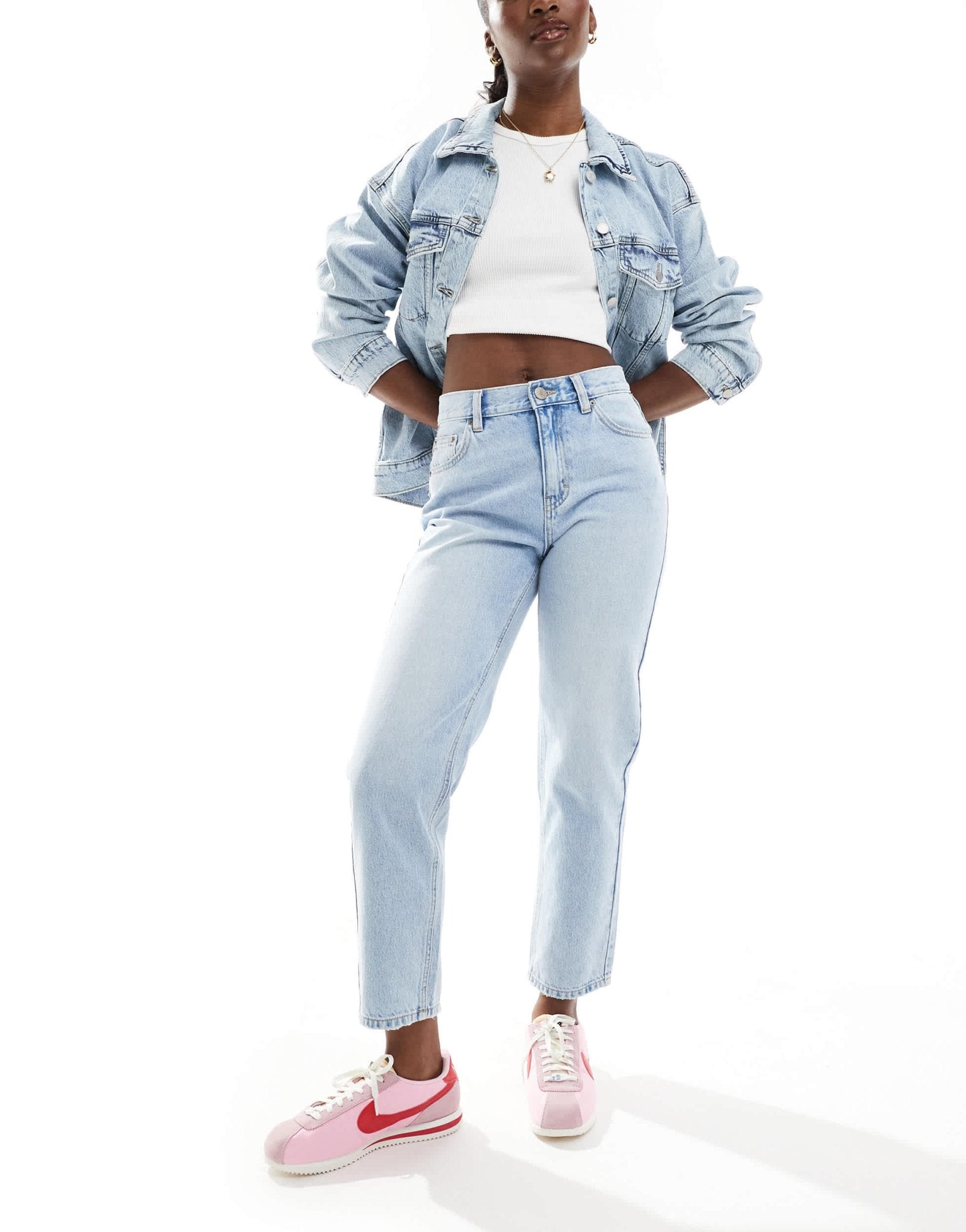 Pull&Bear high rise mom jean in mid blue - ASOS Sample Sale