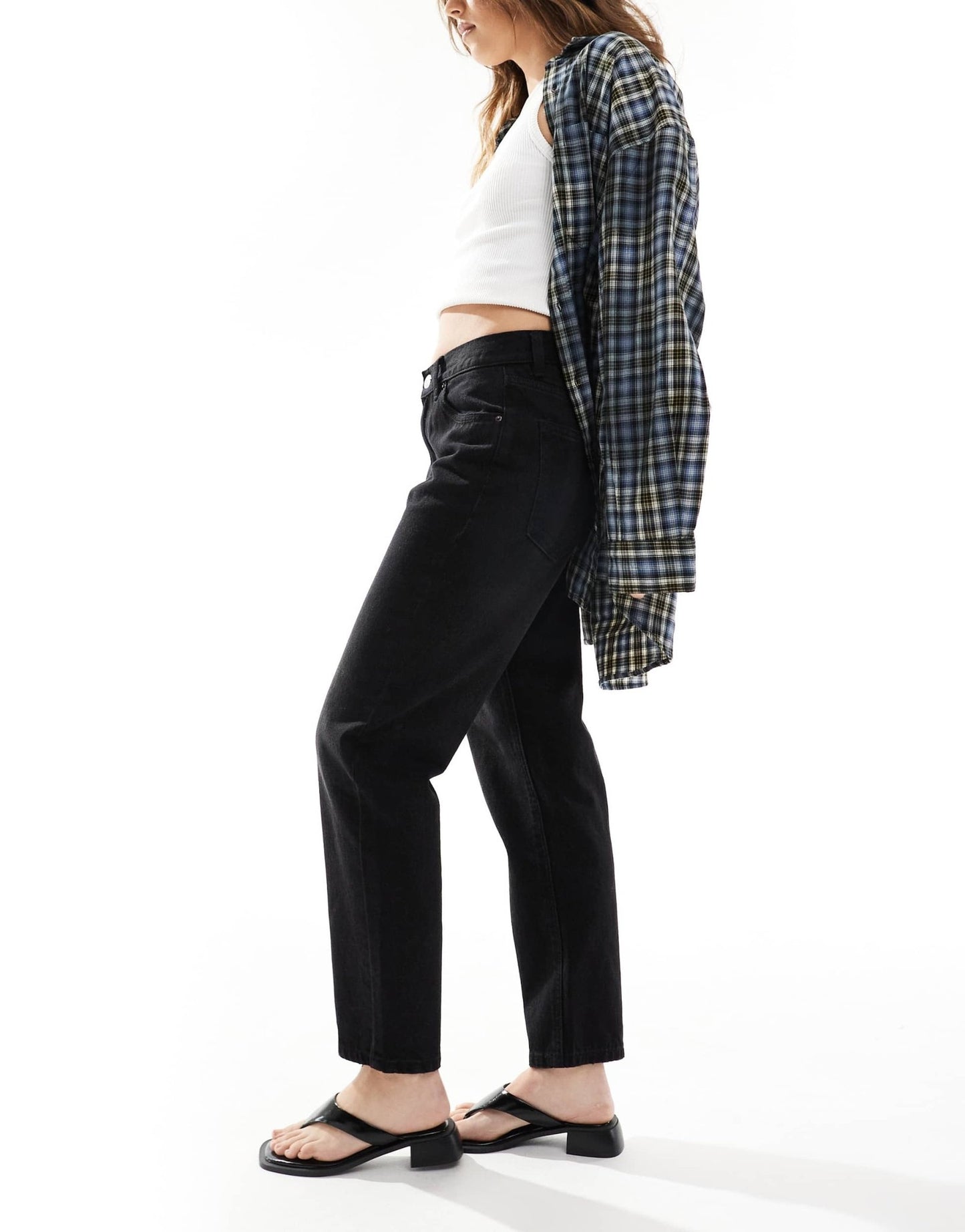 Pull&Bear high rise mom jean in washed black - ASOS Sample Sale